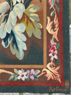 Magnifique tapisserie d'Aubusson tissée à la main au milieu du siècle dernier " verdure et oiseaux ".