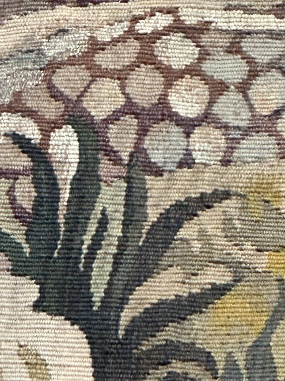 Beautiful mid century french handwoven Aubusson tapestry « The village » en venta 10