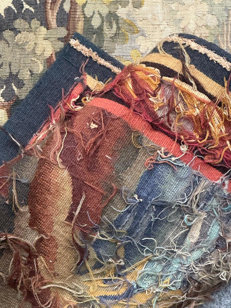 Beautiful mid century french handwoven Aubusson tapestry « The village » en venta 13