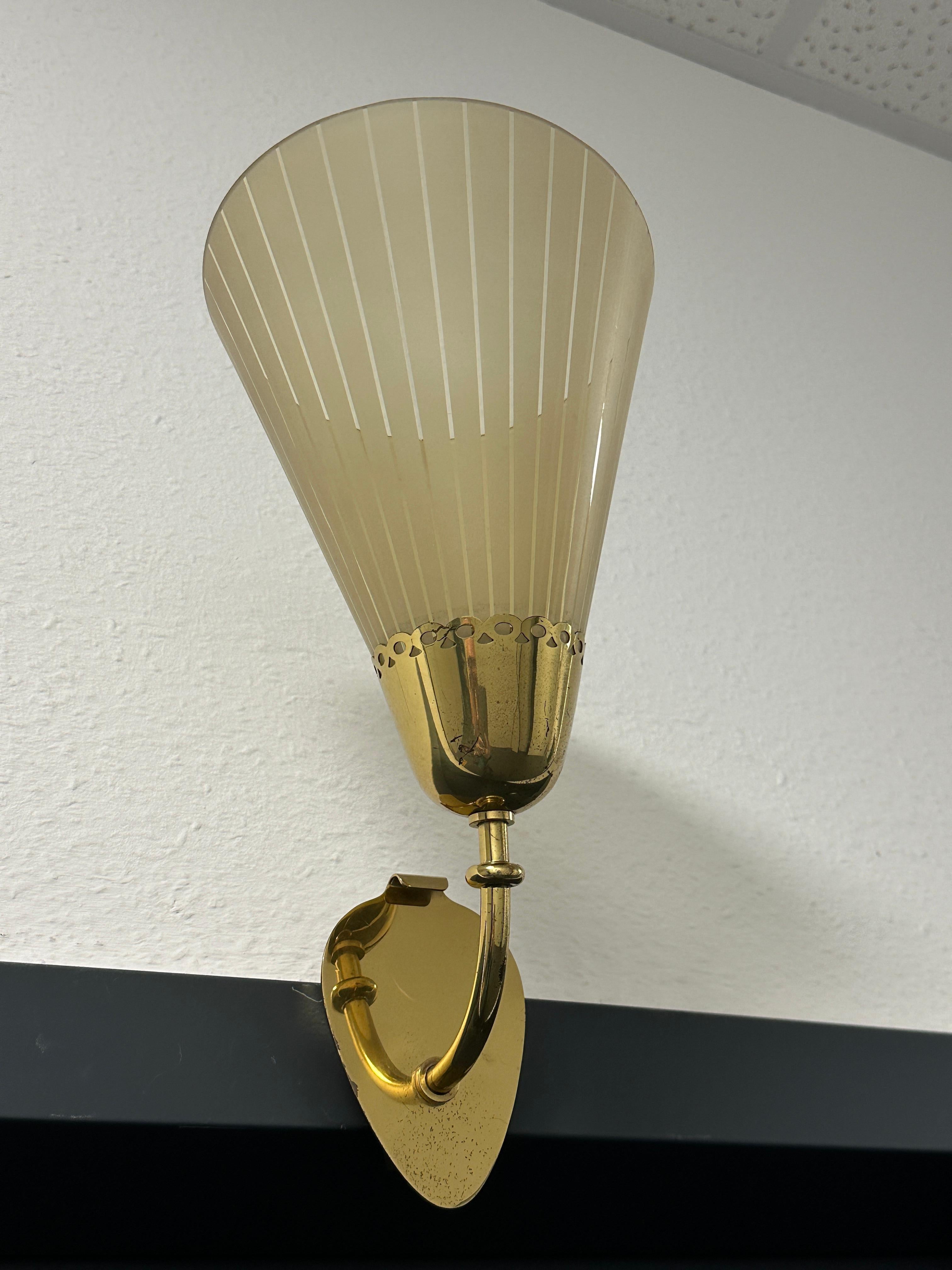 Beautiful Mid-Century German Brass & Etched Glass Sconce, 1950s For Sale 5