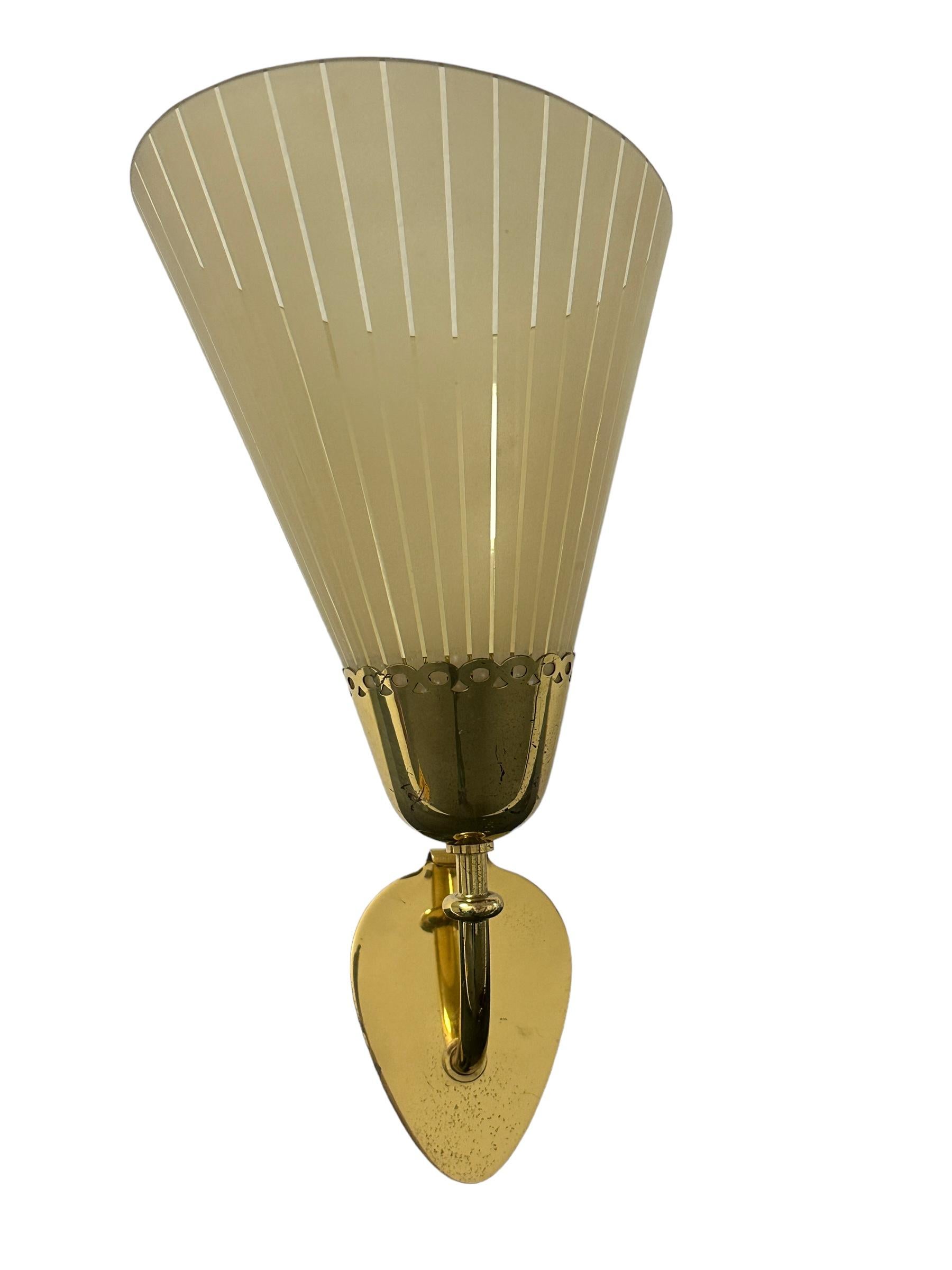 Very decorative and beautiful sconce, matching the chandelier we have also for offer. It is made of brass, fitted with a E27 Socket. Made in Germany in the 1950s, unattributed Manufacturer. The Fixture requires one European E27 / 110 Volt Edison