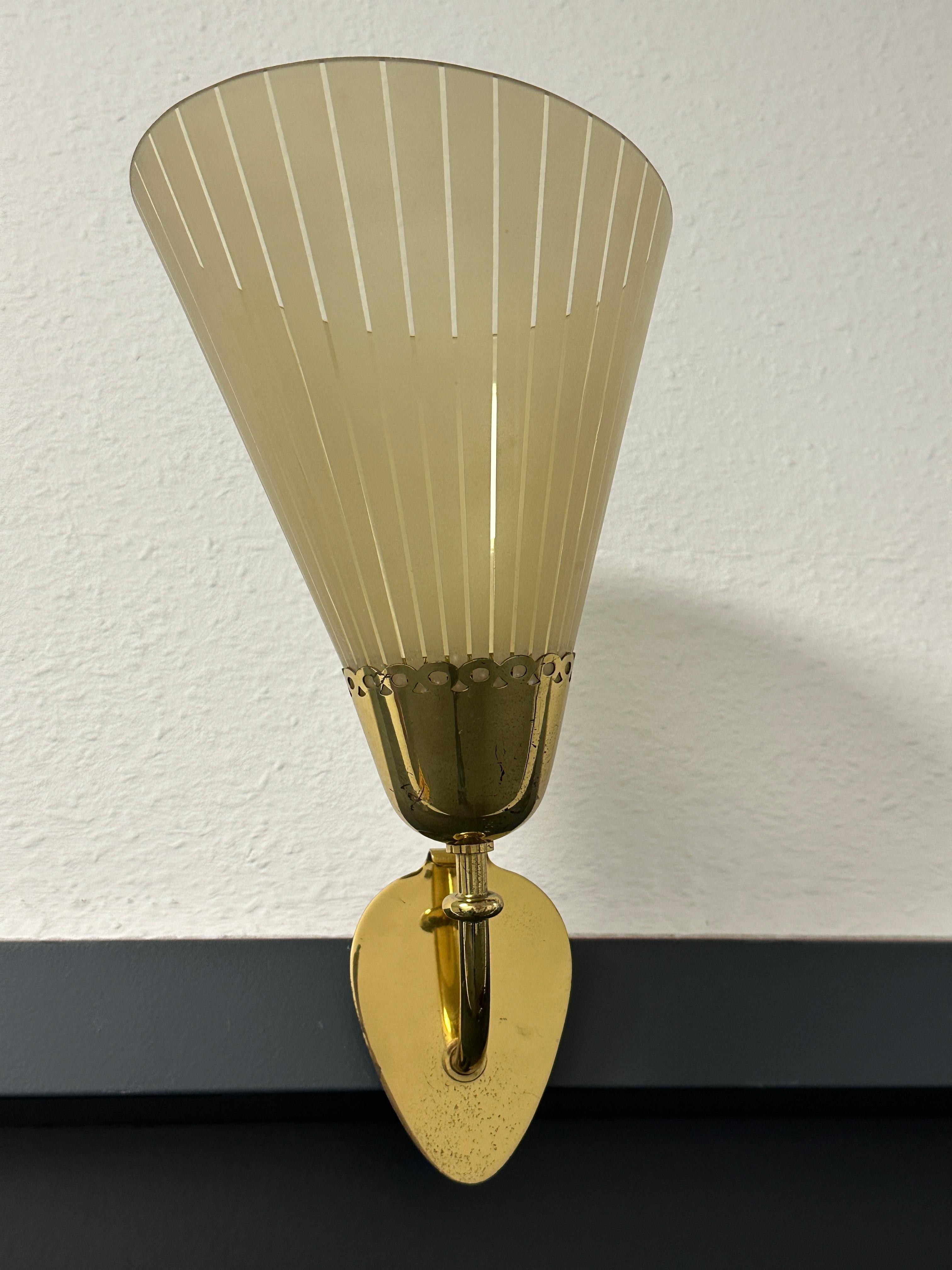 Beautiful Mid-Century German Brass & Etched Glass Sconce, 1950s For Sale 1
