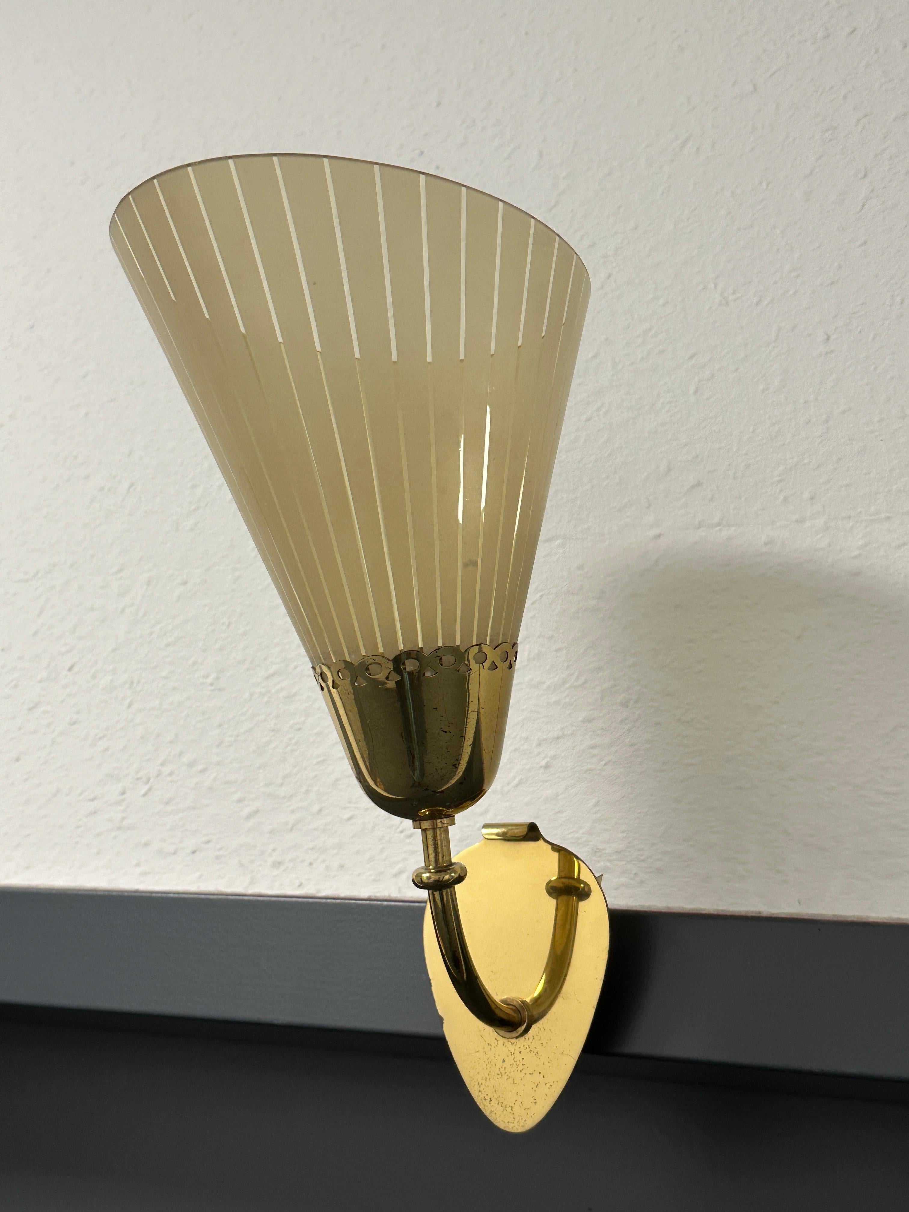 Beautiful Mid-Century German Brass & Etched Glass Sconce, 1950s For Sale 2