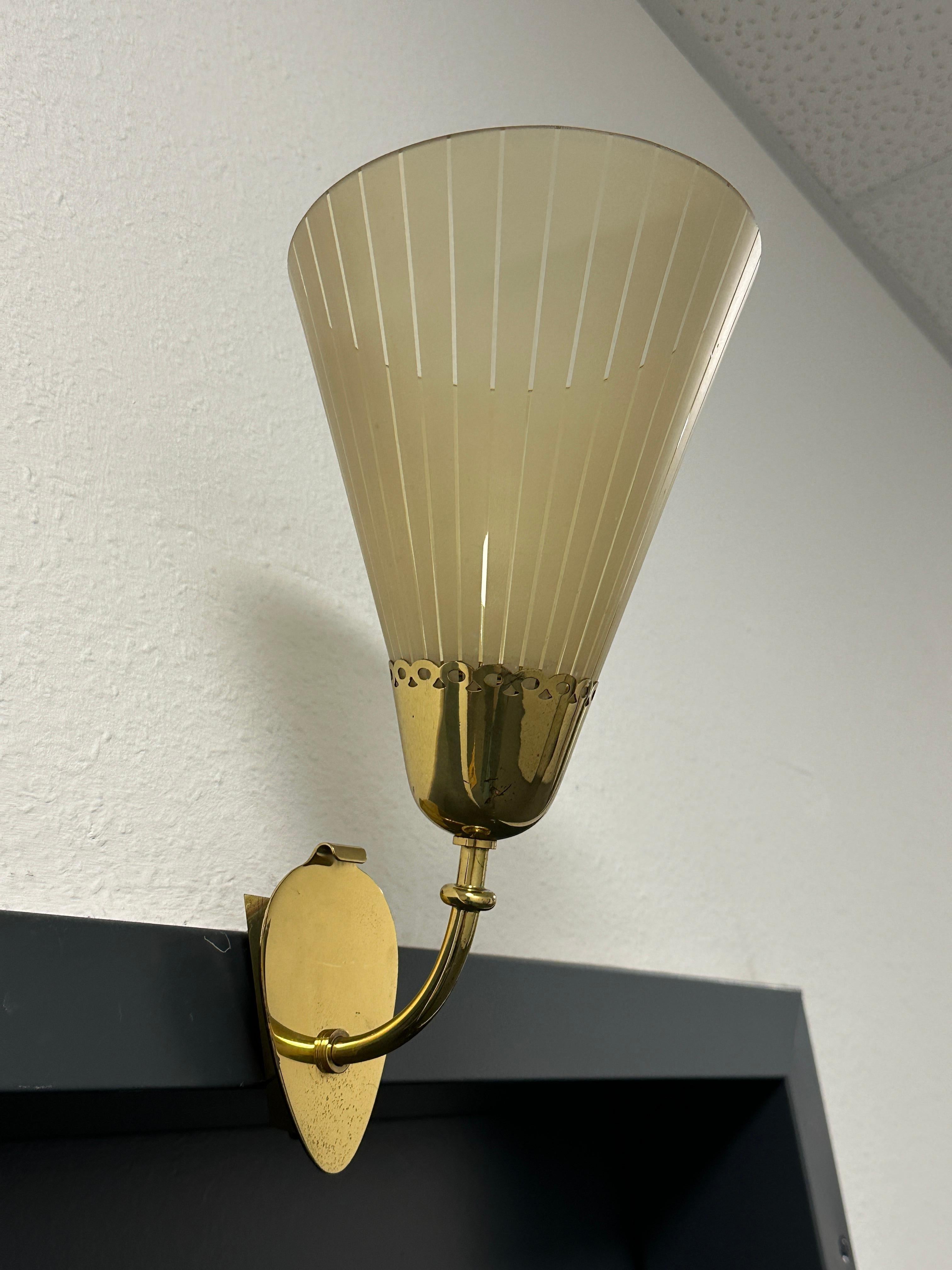 Beautiful Mid-Century German Brass & Etched Glass Sconce, 1950s For Sale 3