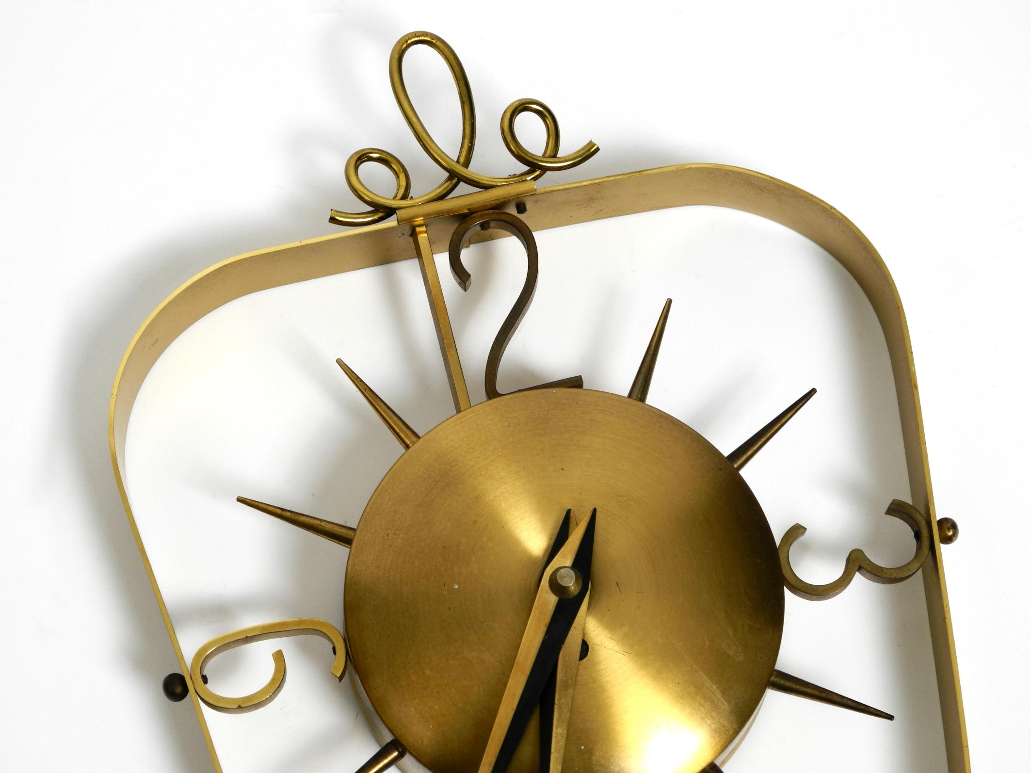 Bellissimo orologio da parete di metà secolo in ottone Kienzle Clocks con alimentazione a batteria originale in vendita 6
