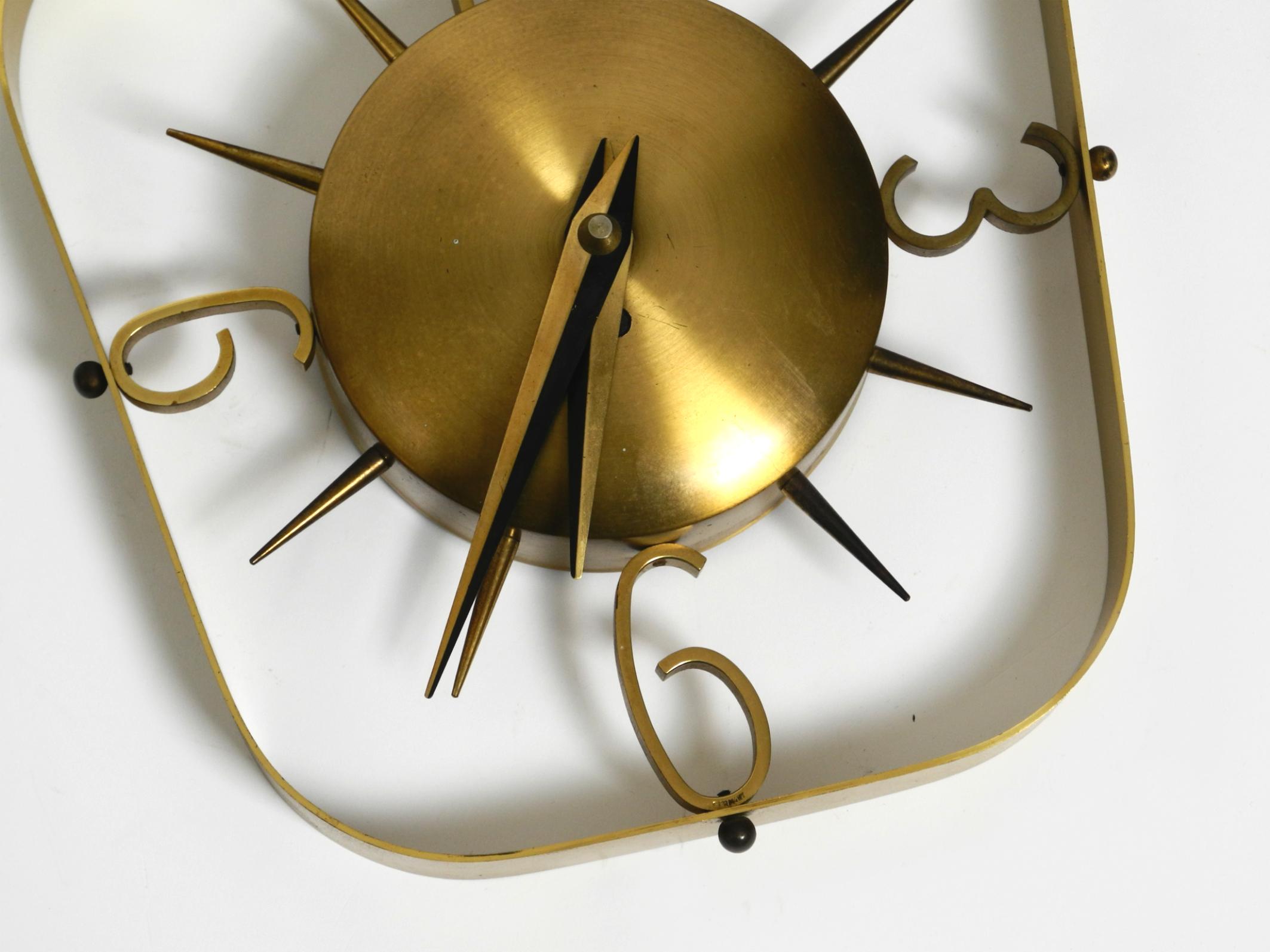 Bellissimo orologio da parete di metà secolo in ottone Kienzle Clocks con alimentazione a batteria originale in vendita 7
