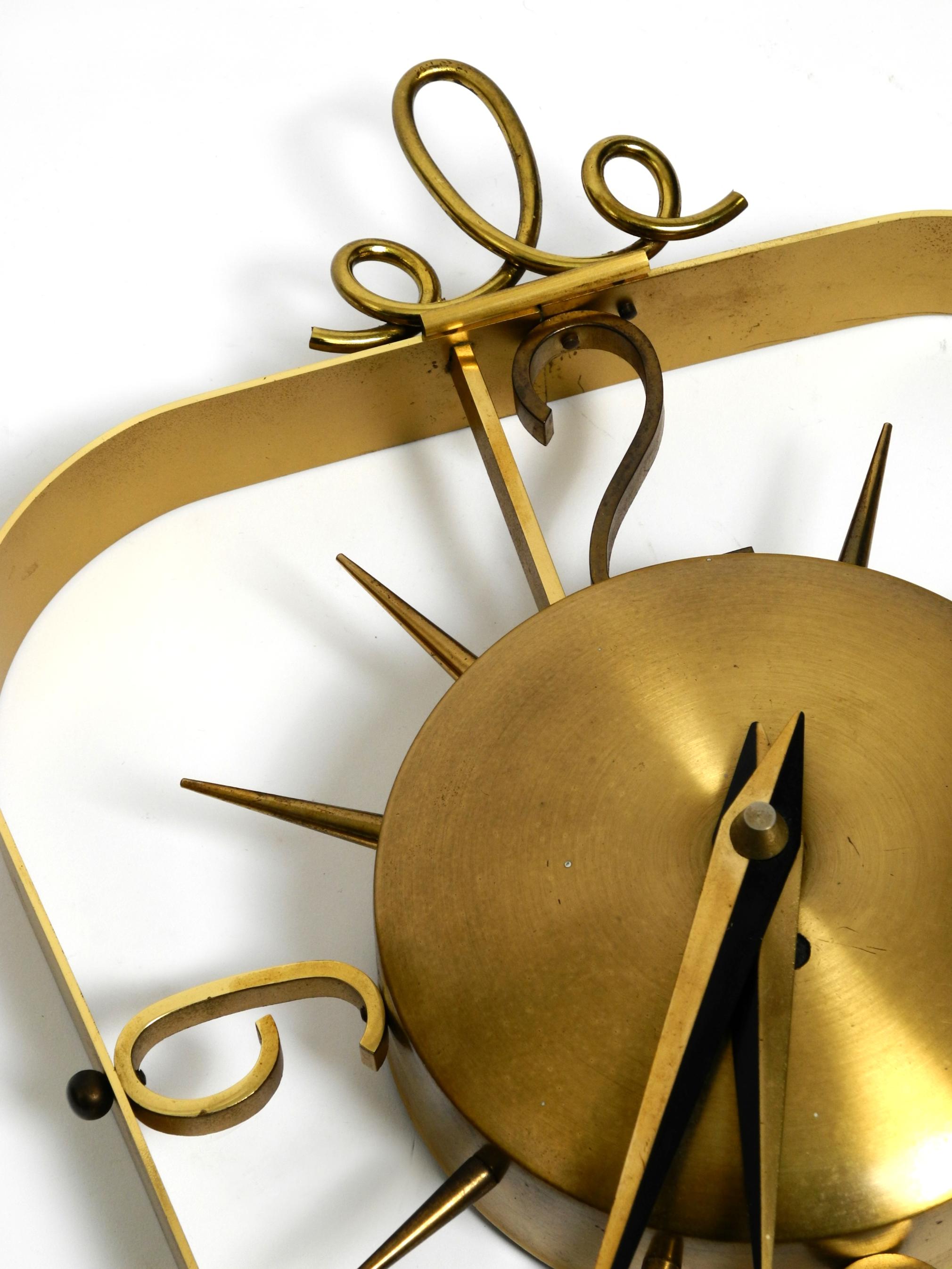 Bellissimo orologio da parete di metà secolo in ottone Kienzle Clocks con alimentazione a batteria originale in vendita 8