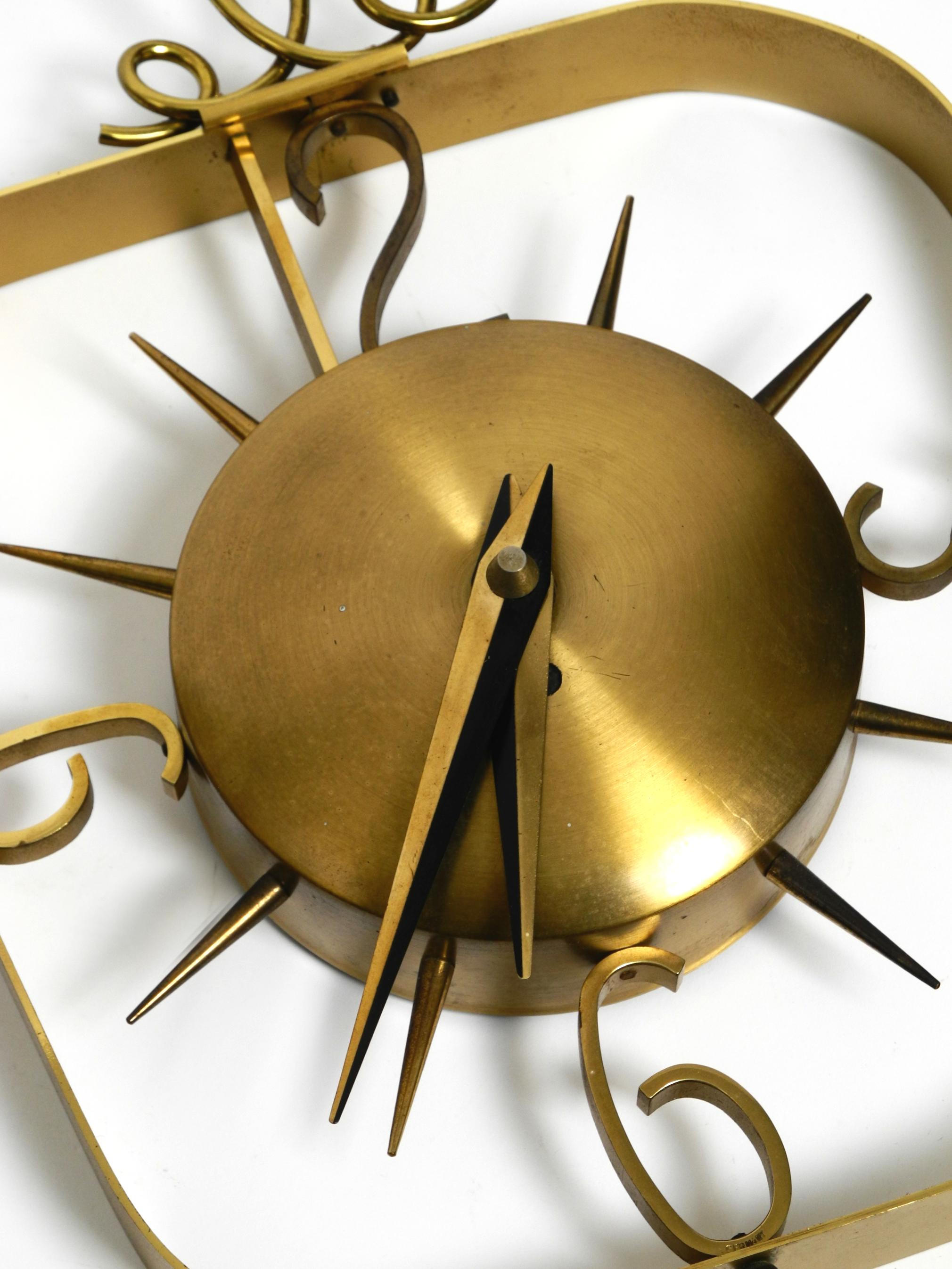 Bellissimo orologio da parete di metà secolo in ottone Kienzle Clocks con alimentazione a batteria originale in vendita 9