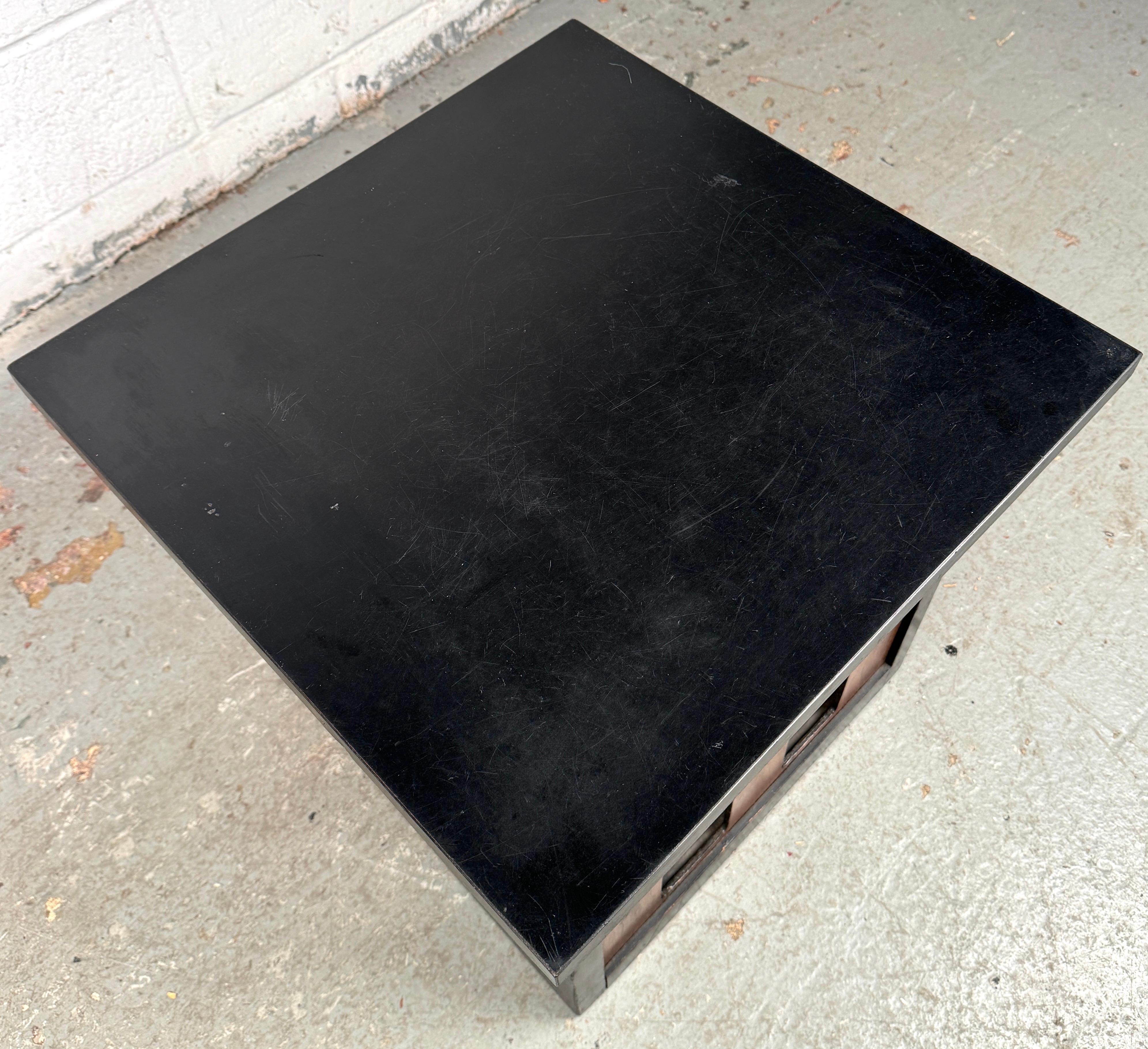 20th Century Beautiful Mid-Century Laminate Side Table For Sale