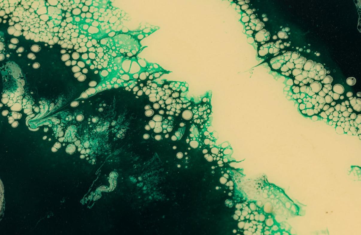 Woodwork Beautiful mid century malachite green oval abstract resin top coffee table For Sale