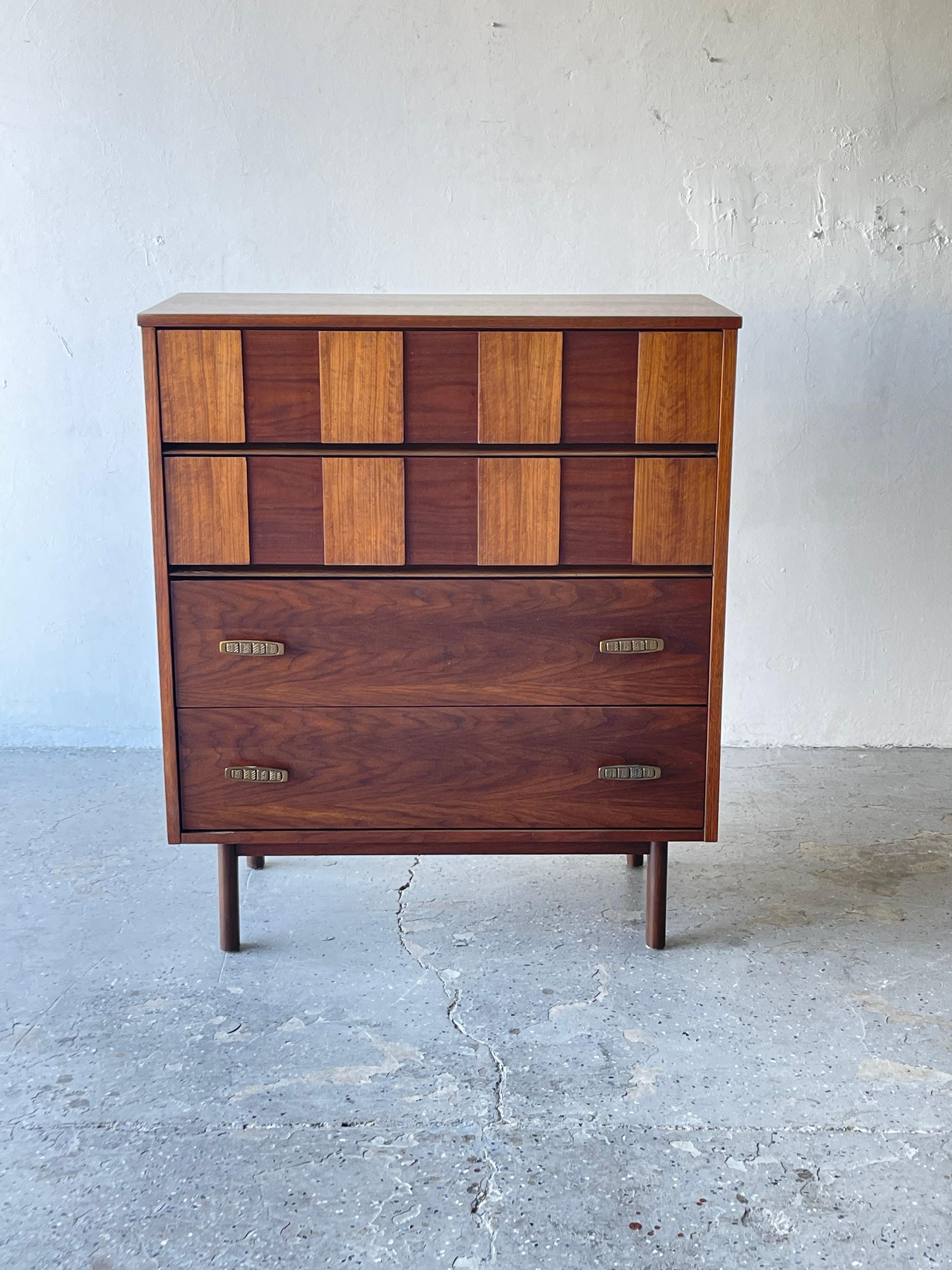 Beautiful Mid-Century Modern Bassett Furniture high-boy dresser.

Measures: 36” wide 18” deep 42 ” high.

Professionally refinished and restored.

