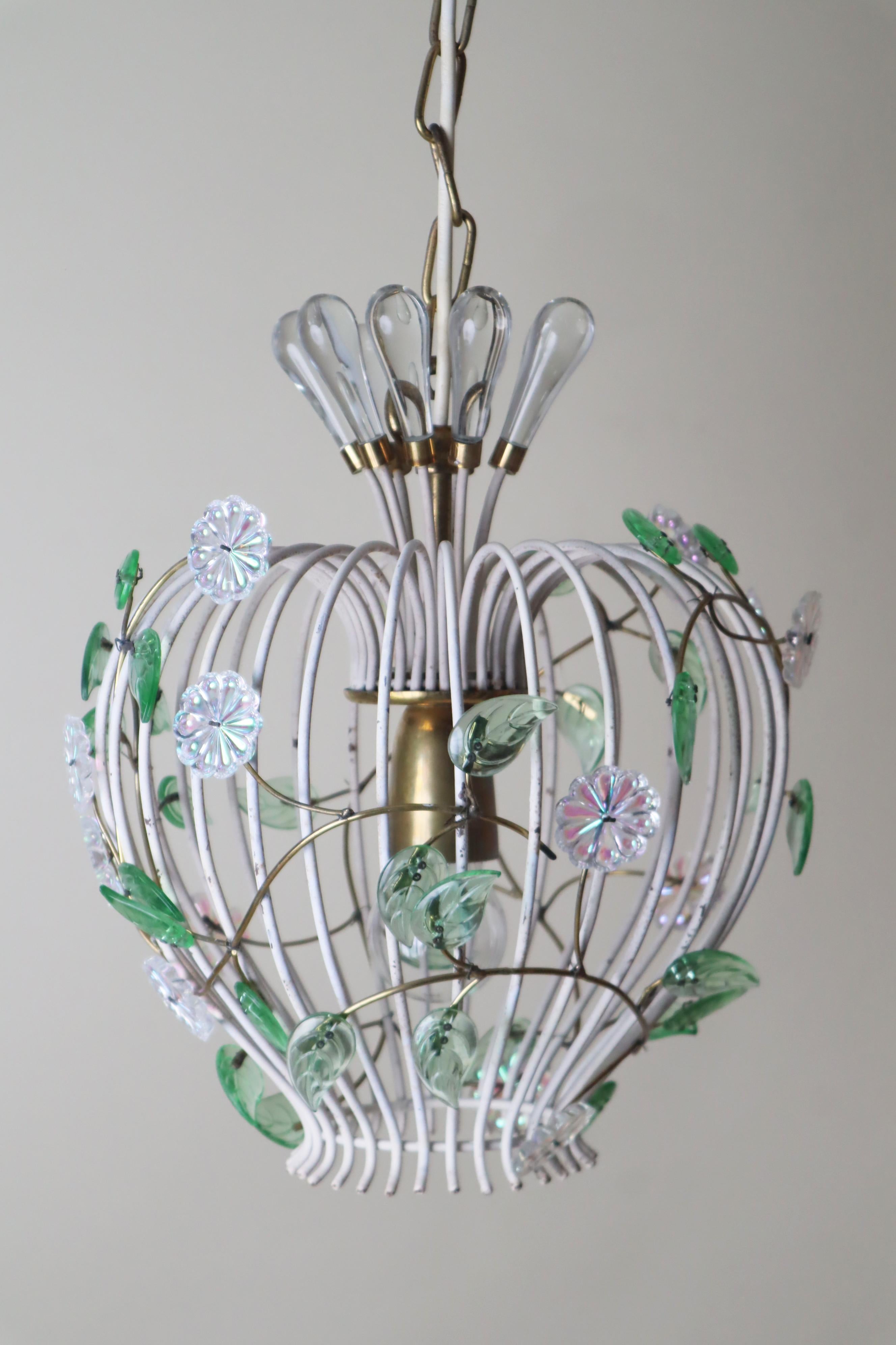 Bellissima lampada a sospensione a gabbia d'uccello moderna di metà secolo con fiori iridescenti del 1950 in vendita 4