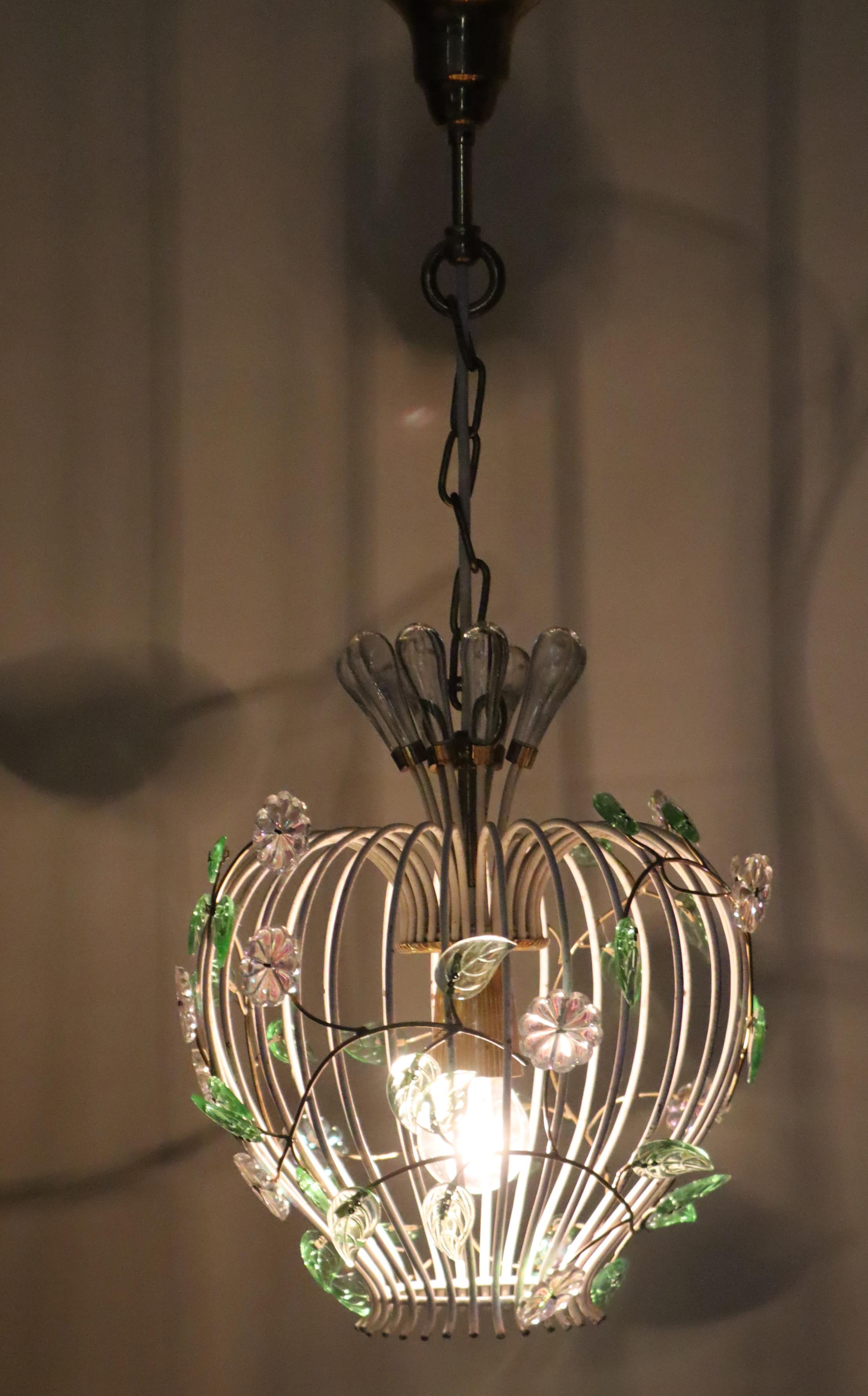 Bellissima lampada a sospensione a gabbia d'uccello moderna di metà secolo con fiori iridescenti del 1950 in vendita 6