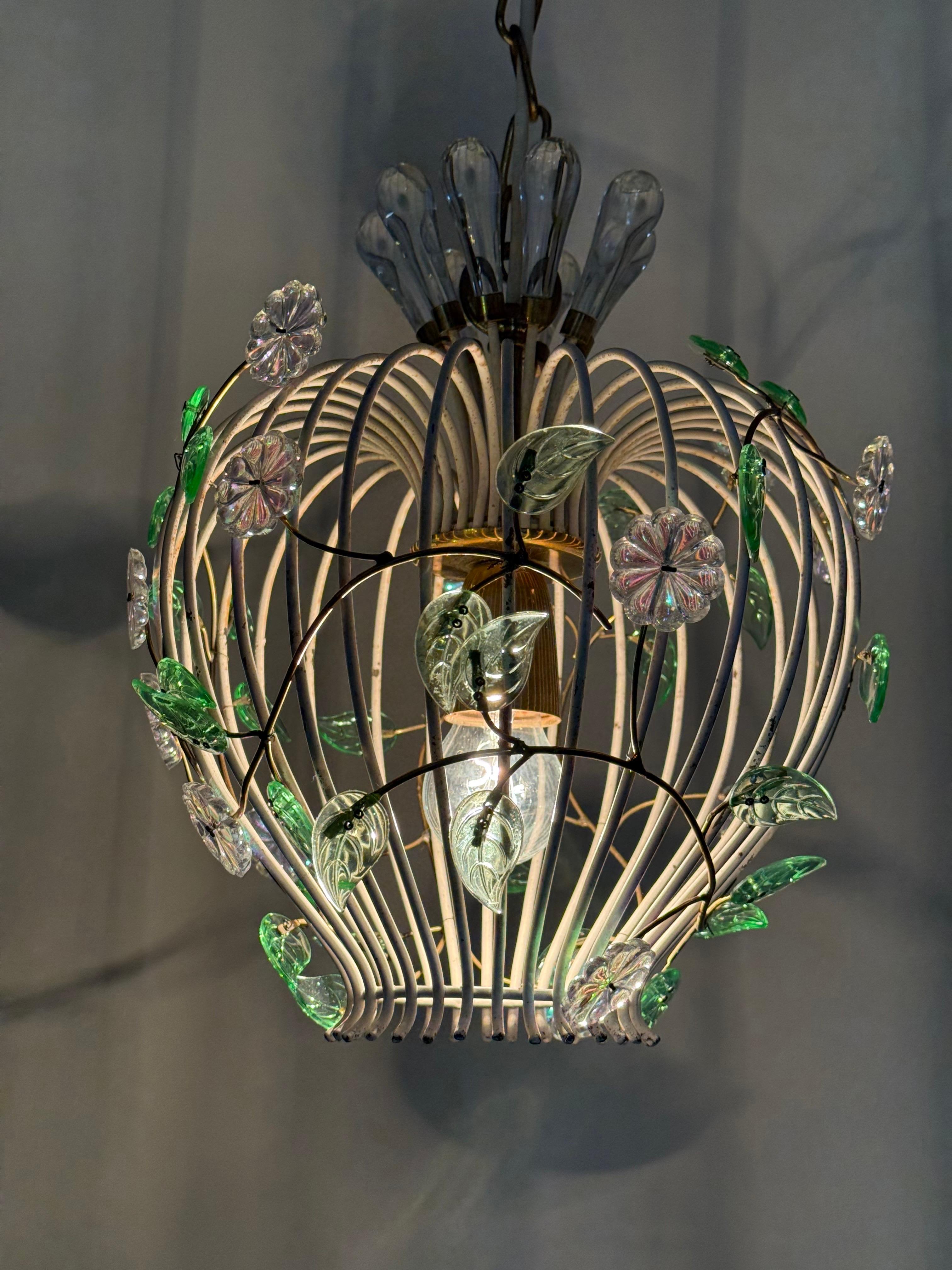 Bellissima lampada a sospensione a gabbia d'uccello moderna di metà secolo con fiori iridescenti del 1950 in vendita 8