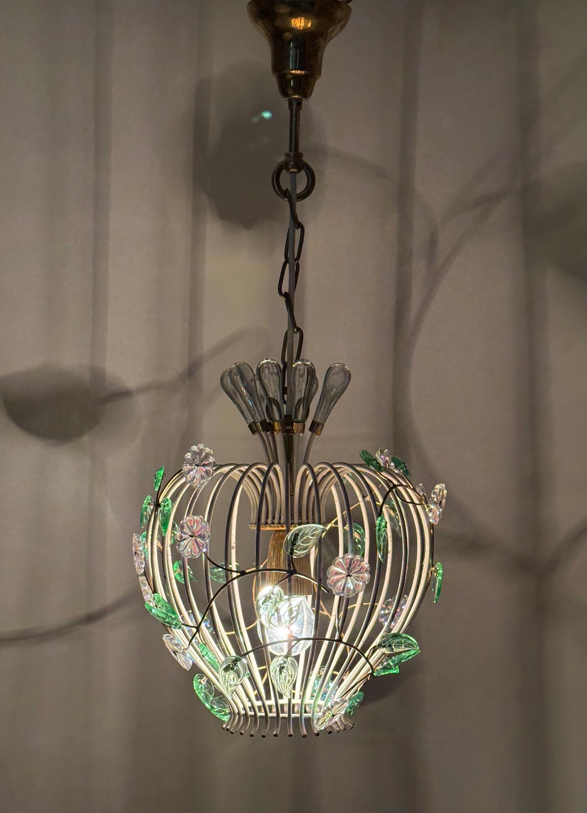Bellissima lampada a sospensione a gabbia d'uccello moderna di metà secolo con fiori iridescenti del 1950 in vendita 11