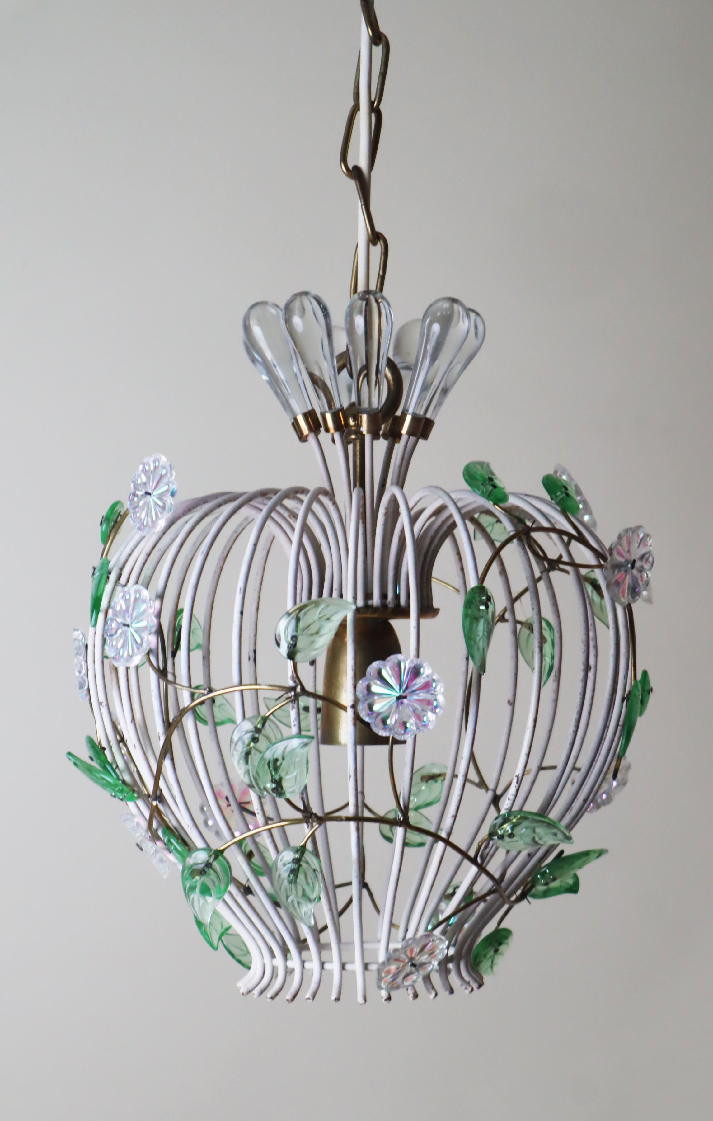 Mid-Century moderno Bellissima lampada a sospensione a gabbia d'uccello moderna di metà secolo con fiori iridescenti del 1950 in vendita
