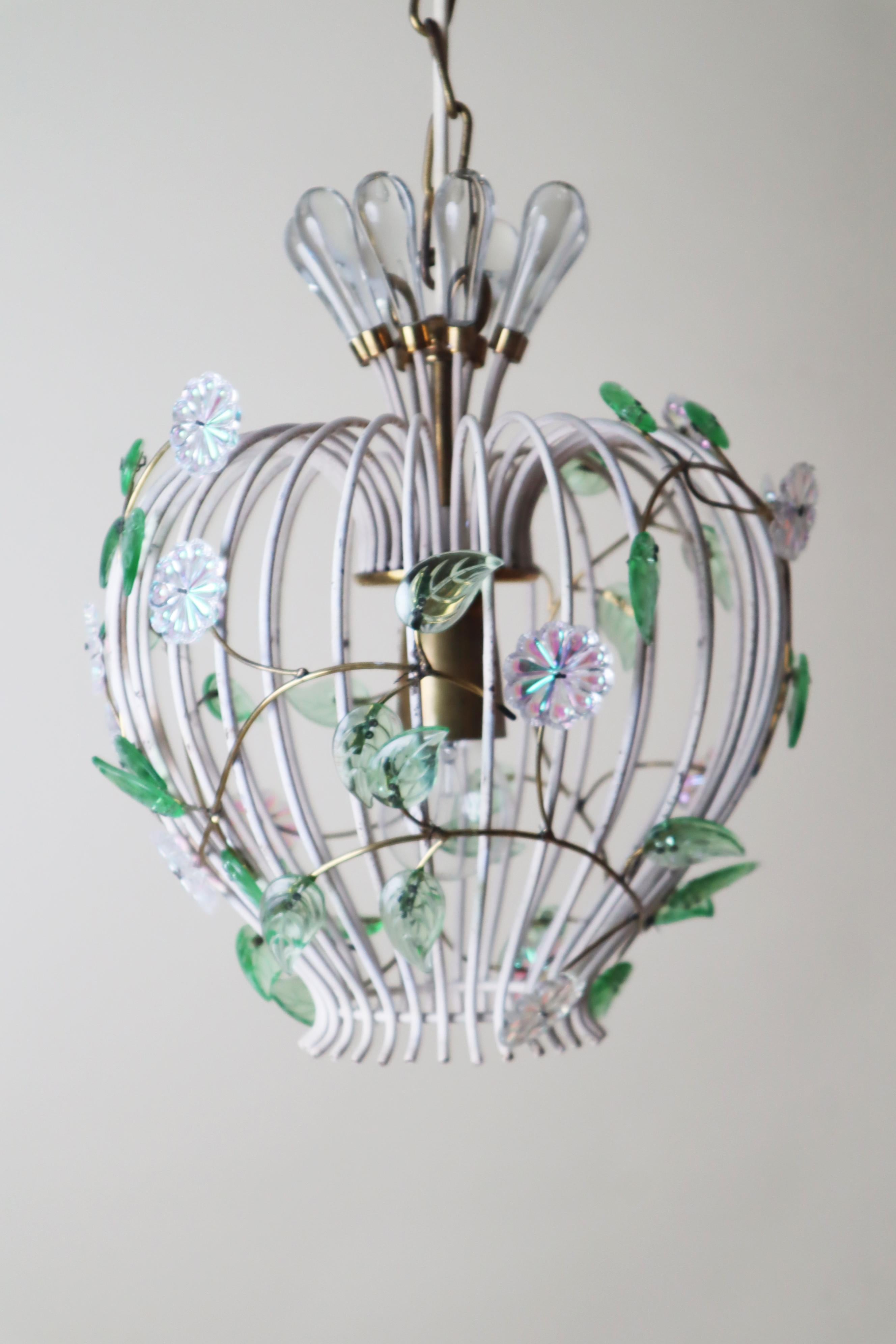 Bellissima lampada a sospensione a gabbia d'uccello moderna di metà secolo con fiori iridescenti del 1950 in vendita 1