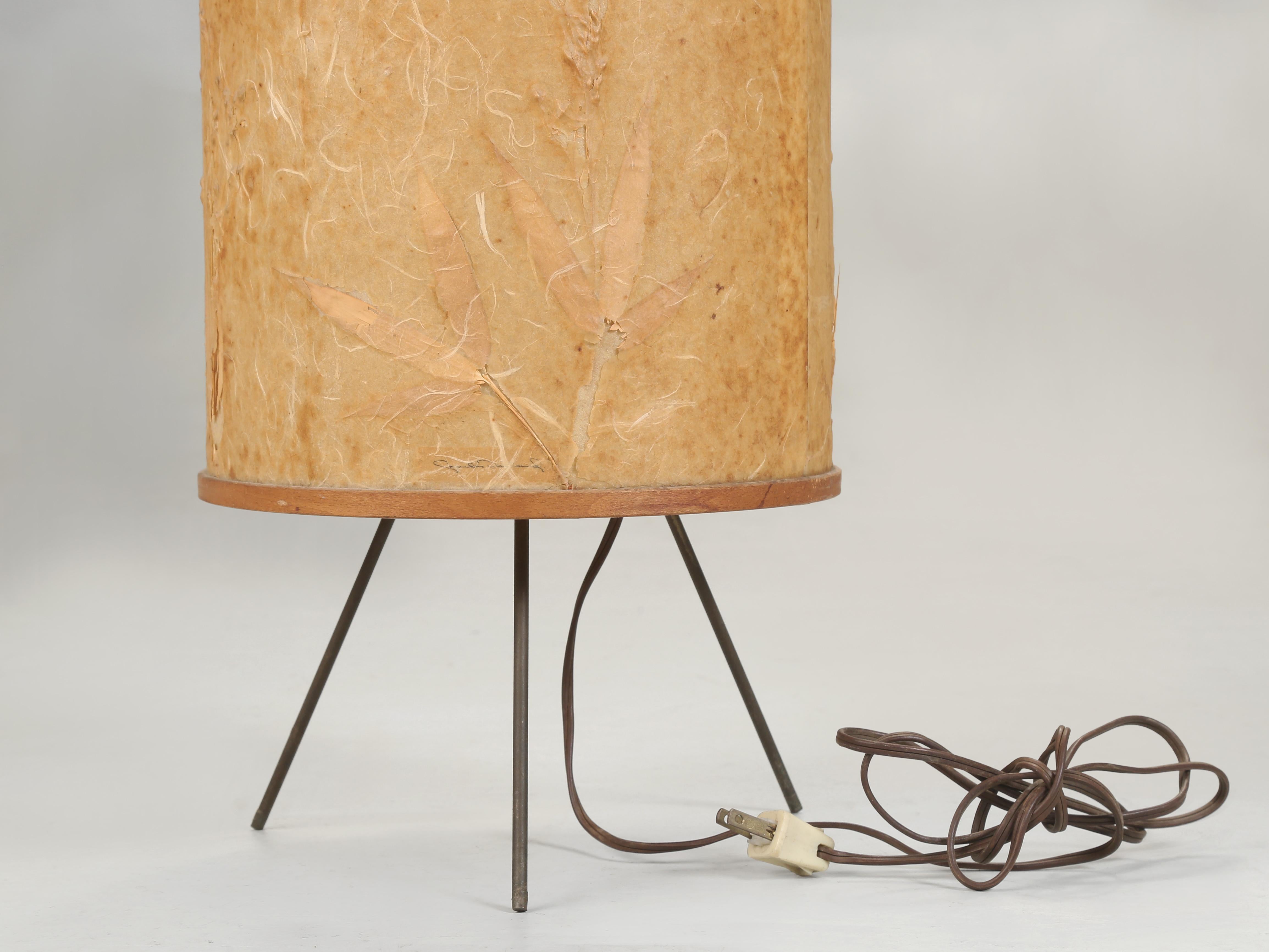 Schöne Mid-Century Modern Butterfly Tall Lampe, Signatur Originalzustand im Angebot 2