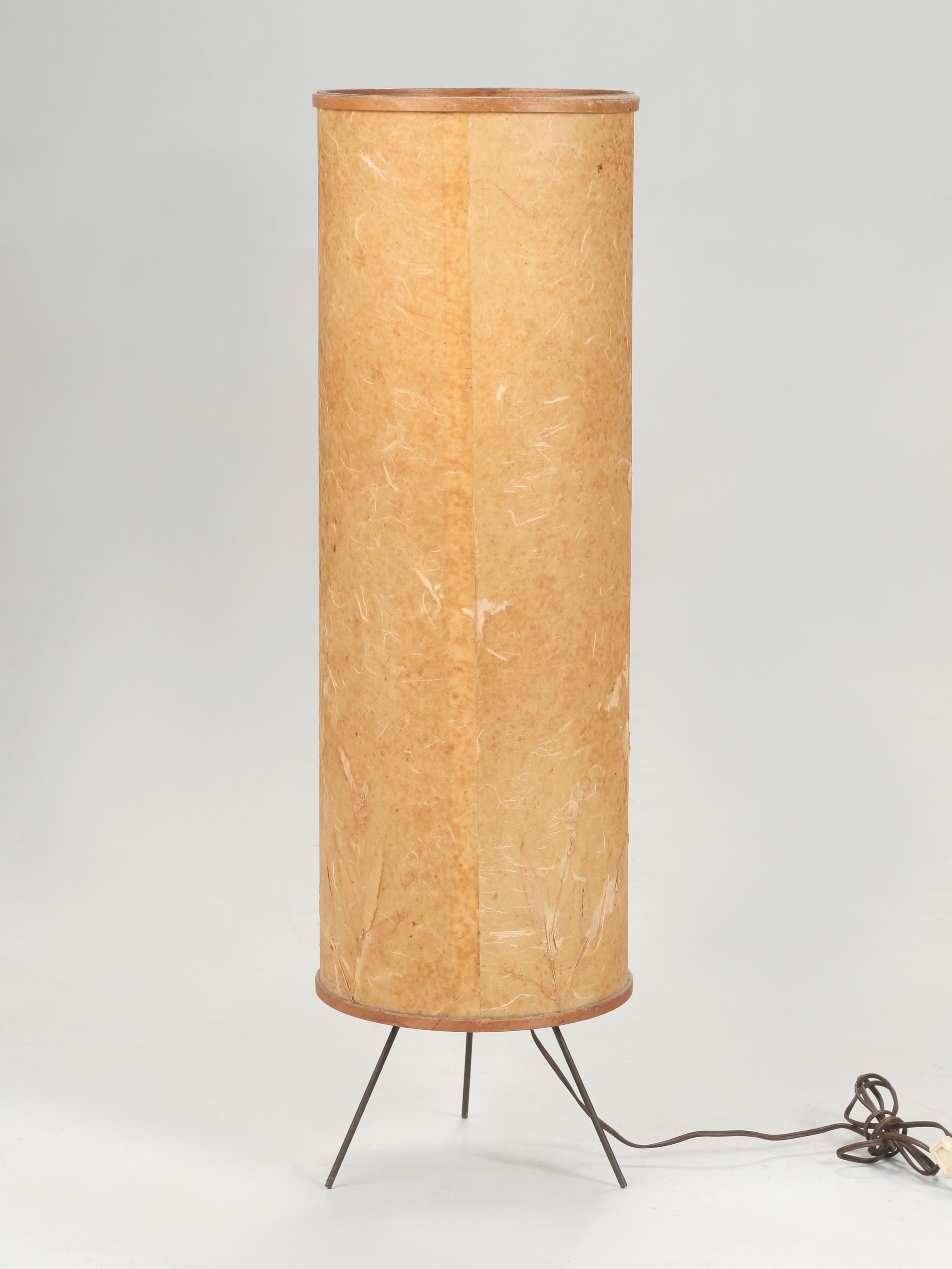 Schöne Mid-Century Modern Butterfly Tall Lampe, Signatur Originalzustand im Angebot 4