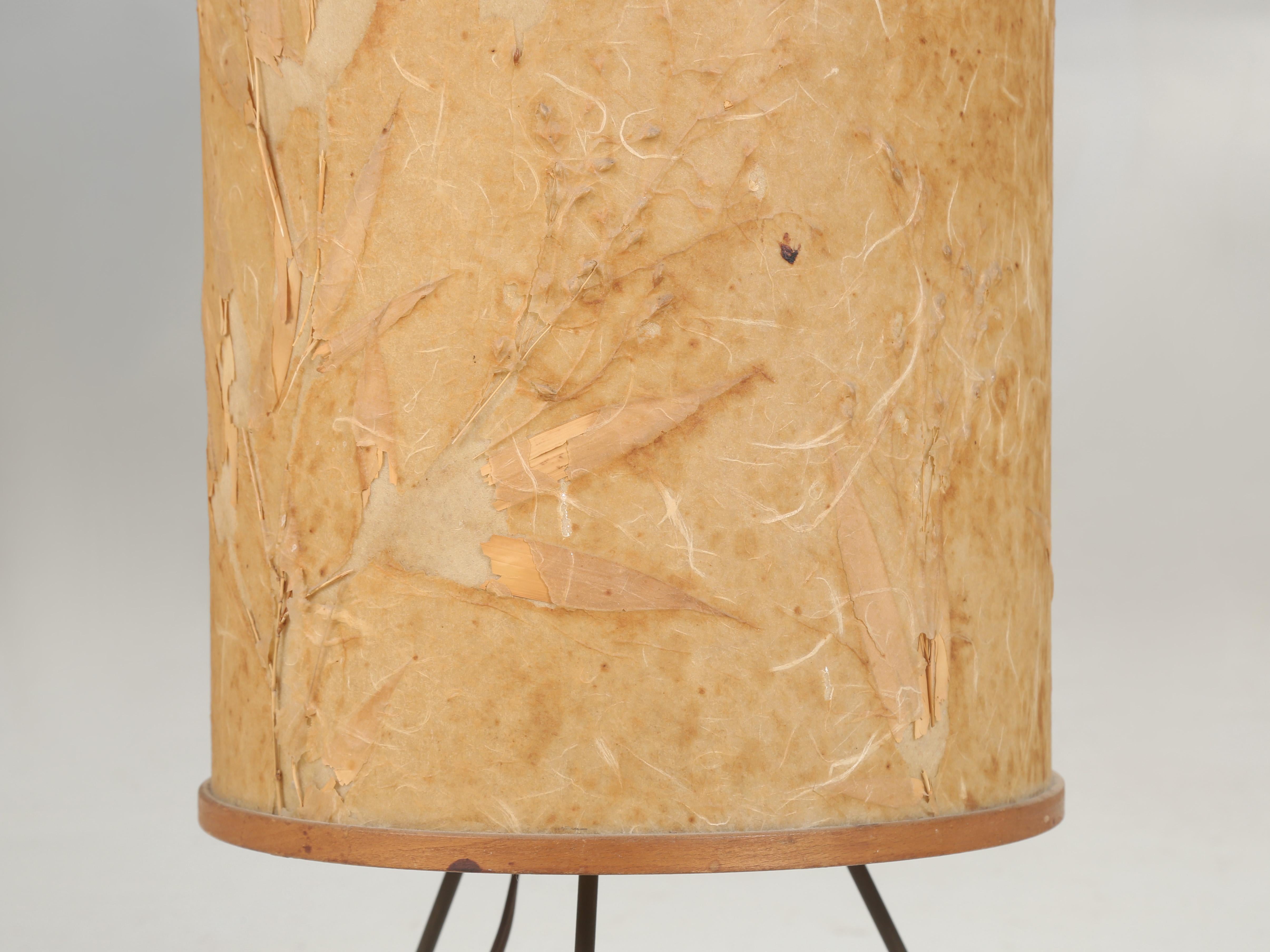 Schöne Mid-Century Modern Butterfly Tall Lampe, Signatur Originalzustand im Angebot 1