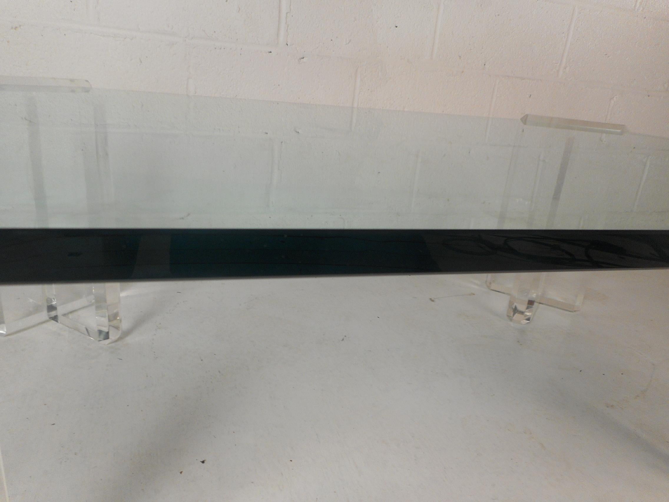 Magnifique table basse en verre et lucite mi-siècle moderne Bon état à Brooklyn, NY