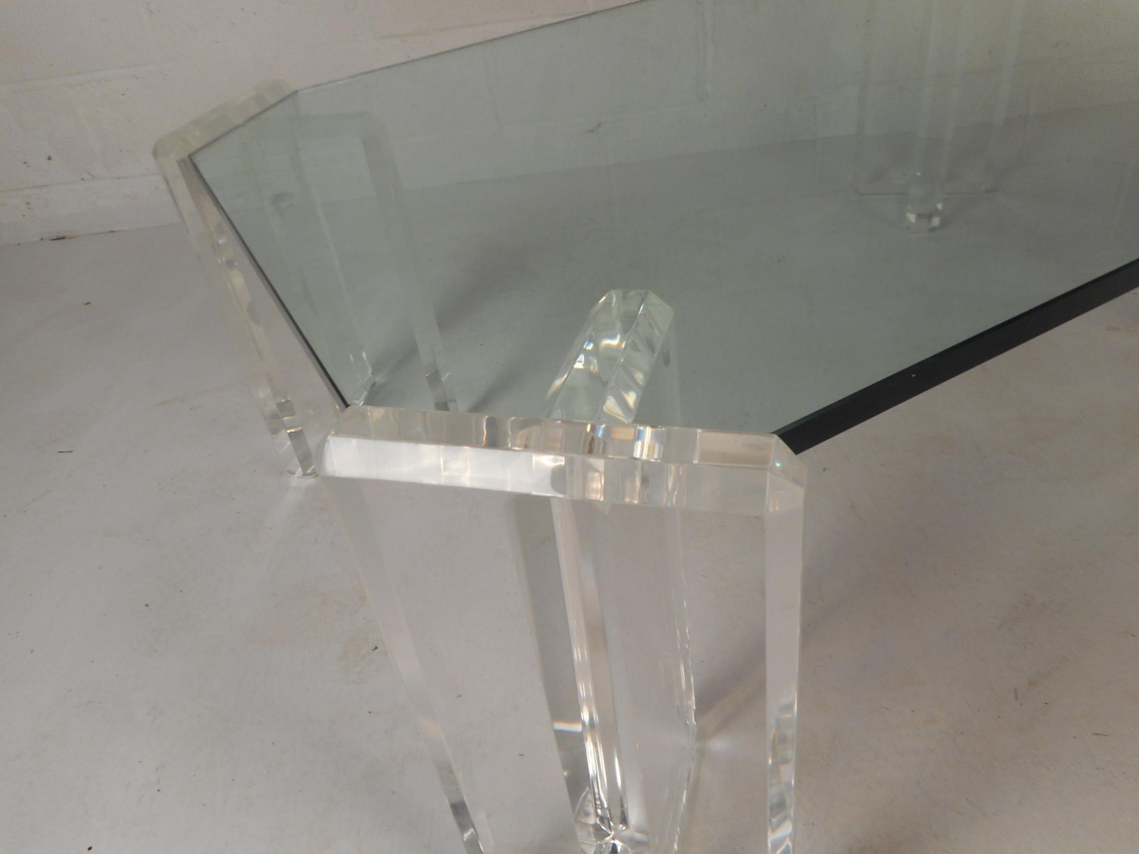 Magnifique table basse en verre et lucite mi-siècle moderne 1