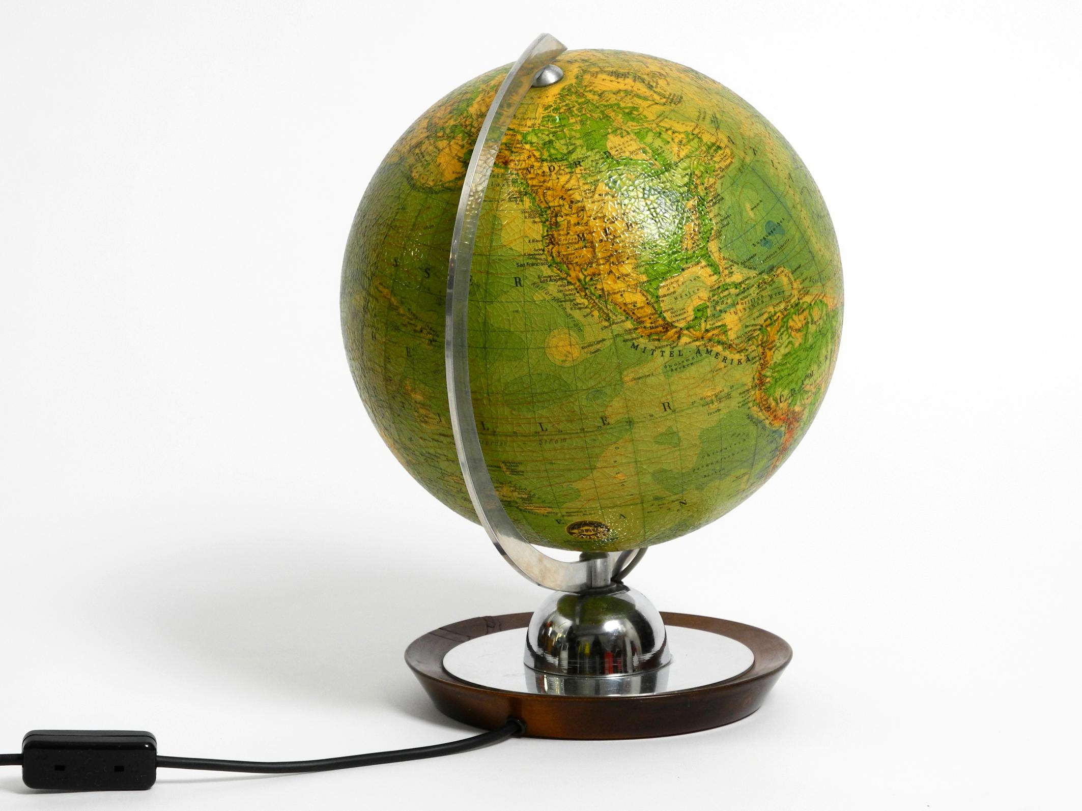 Beautiful Midcentury illuminated glass globe from the 1960s by JRO Globus.
Manufacturer is JRO-Verlag Munich. Made in Germany.
Solid wood and polished aluminum base. Arc is also made of aluminium.
The globe is in good condition. 
Scale 1:50 000