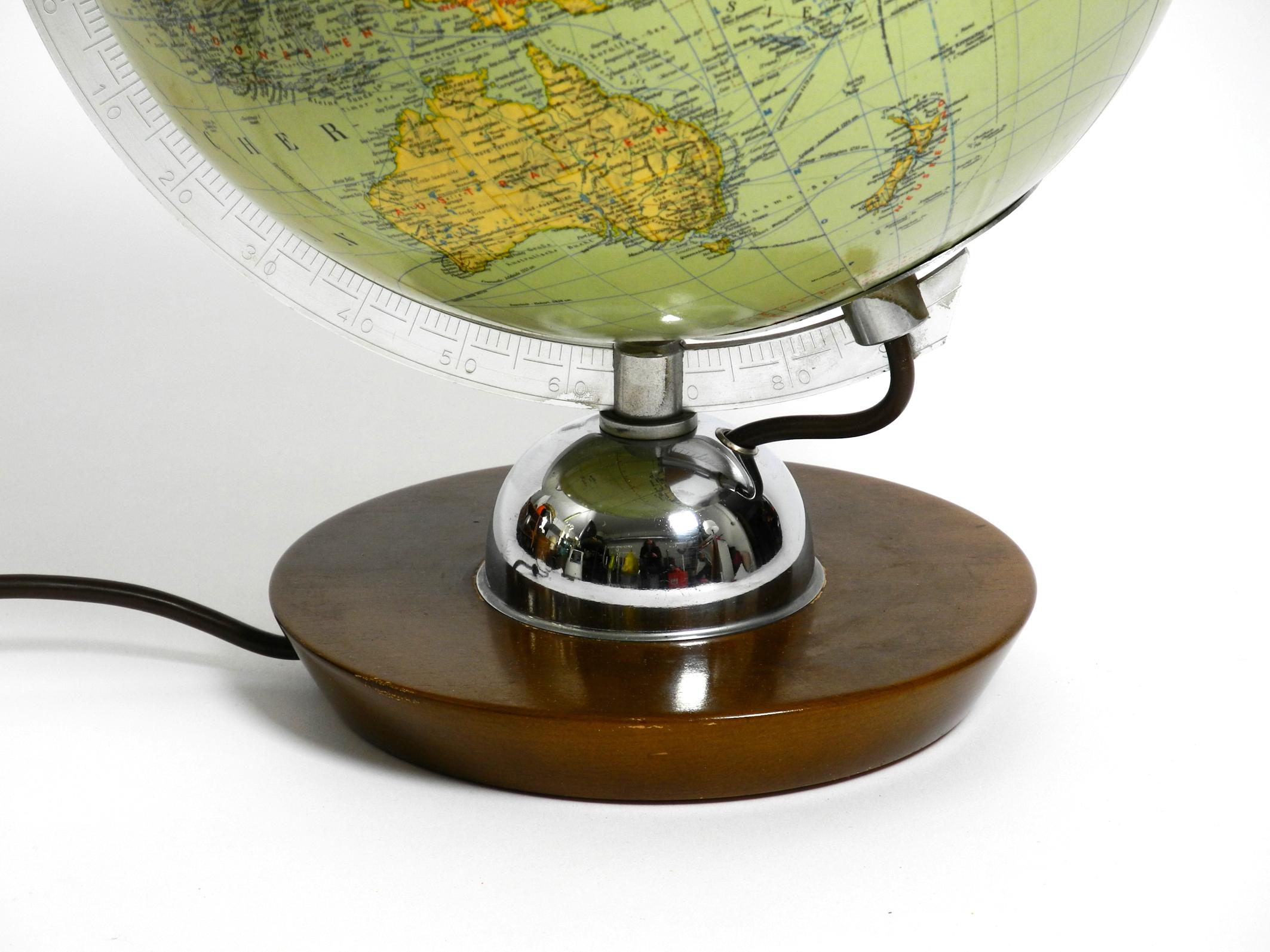 Beautiful Mid Century Modern glass light globe from JRO Globus Germany  For Sale 7