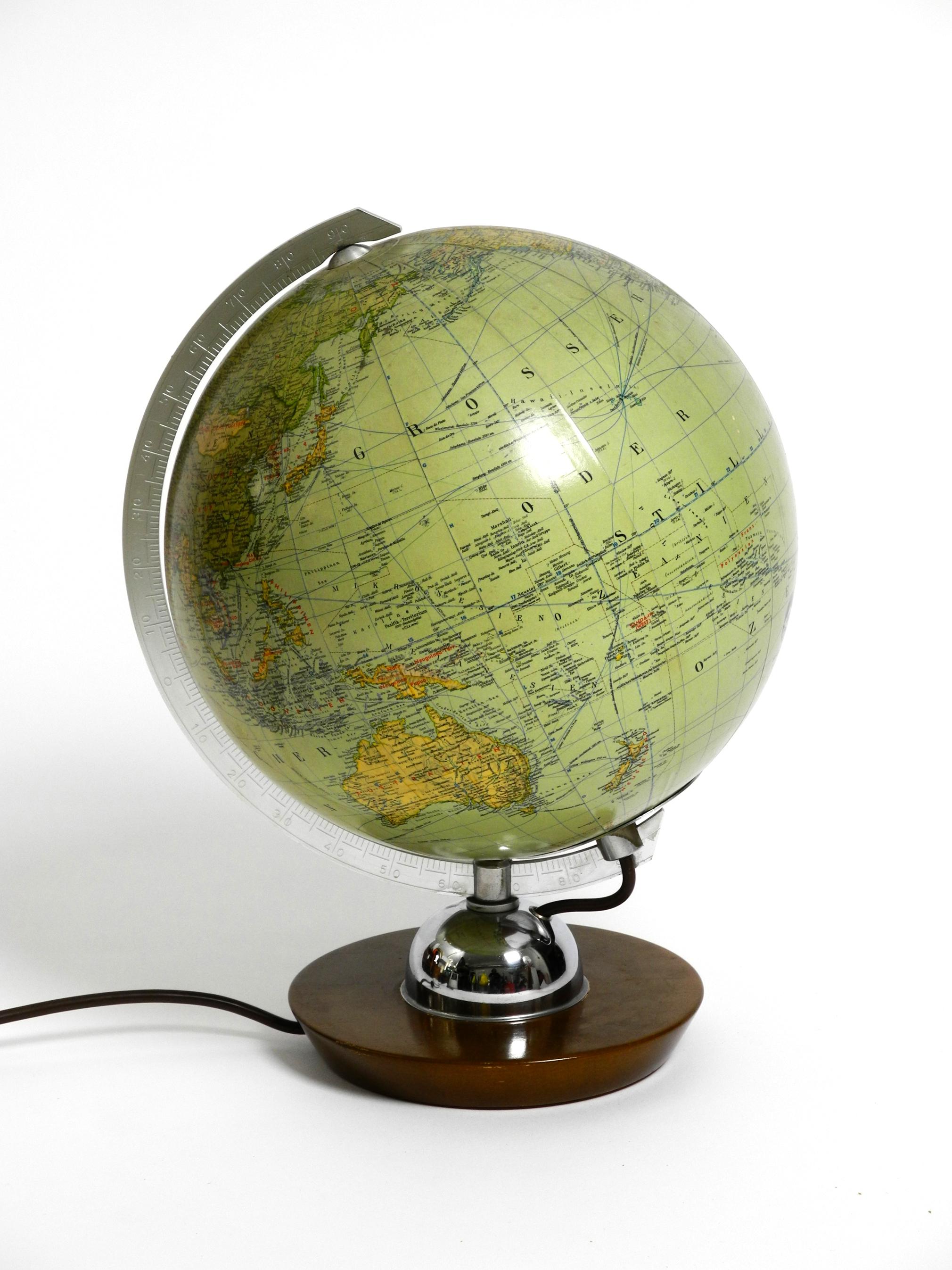 Beautiful Mid Century glass light globe from the 60s by JRO Globus.
Manufacturer is JRO-Verlag Munich. Very detailed descriptions and information.
Made in Germany.
Walnut wood base. Aluminum rim.
The globe is in very good condition. Scale