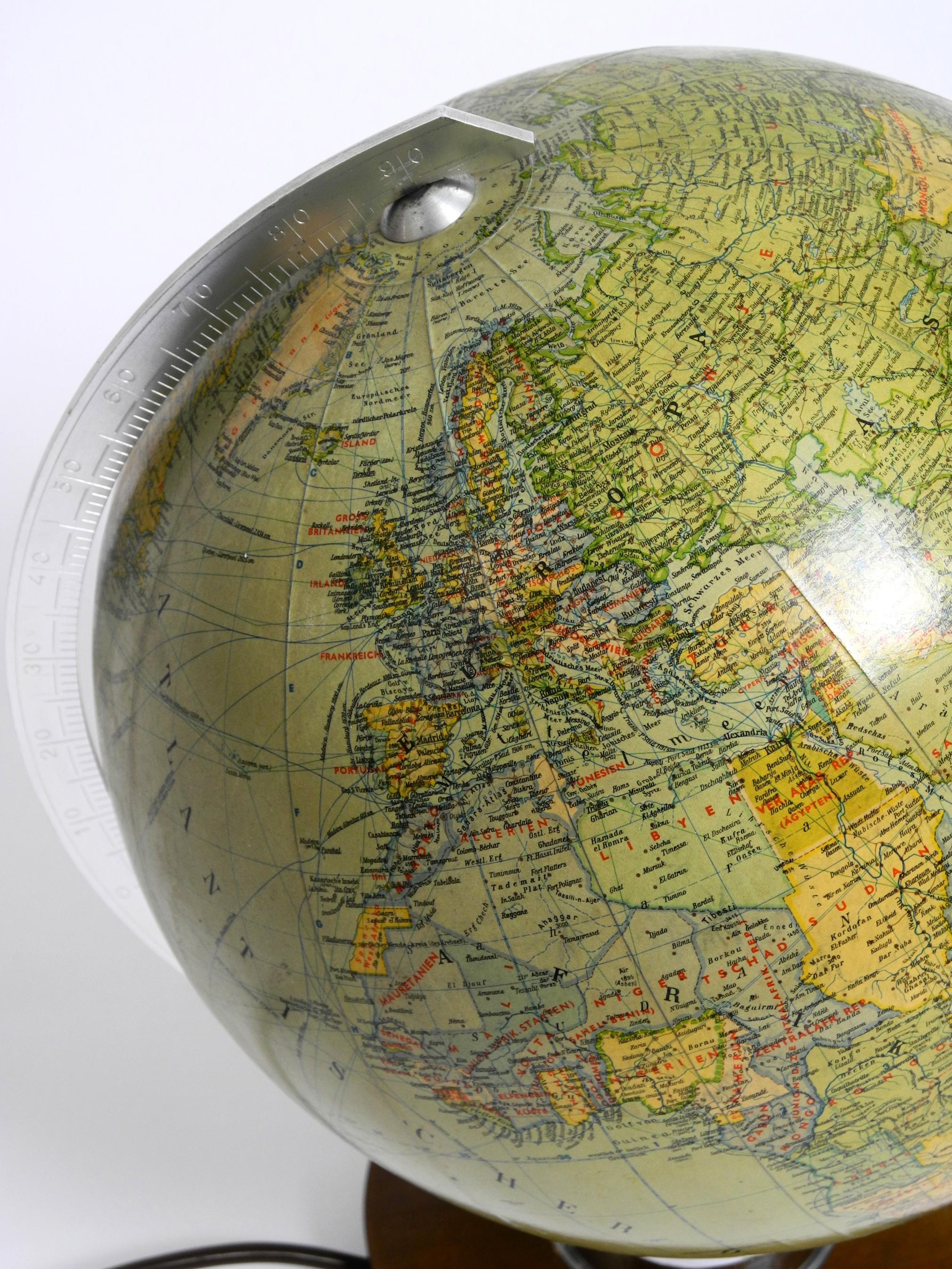 Beautiful Mid Century Modern glass light globe from JRO Globus Germany  For Sale 2