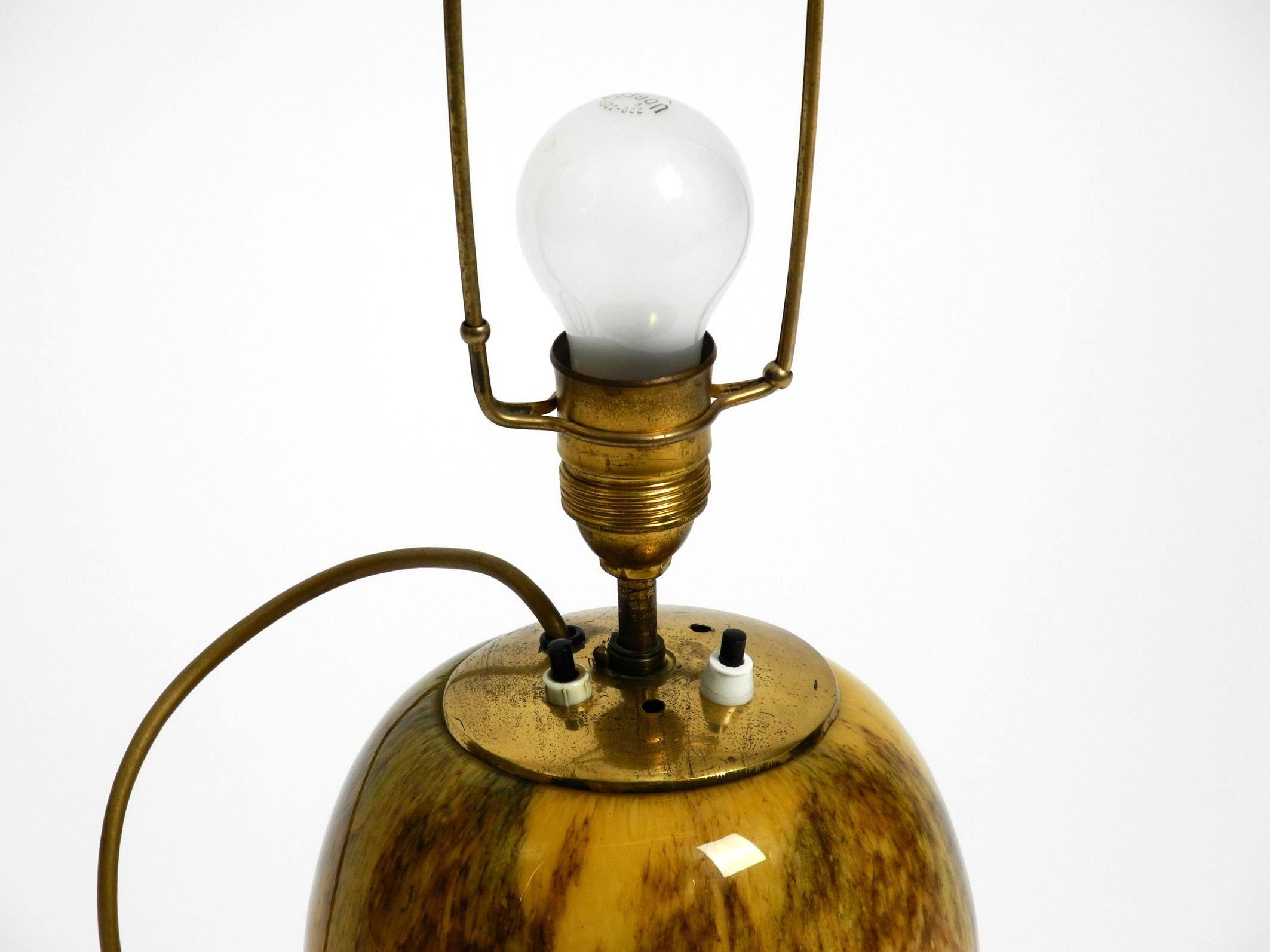 Schöne Mid-Century-Modern-Tischlampe aus Glas von WMF Ikora mit zwei Fassungen im Angebot 5