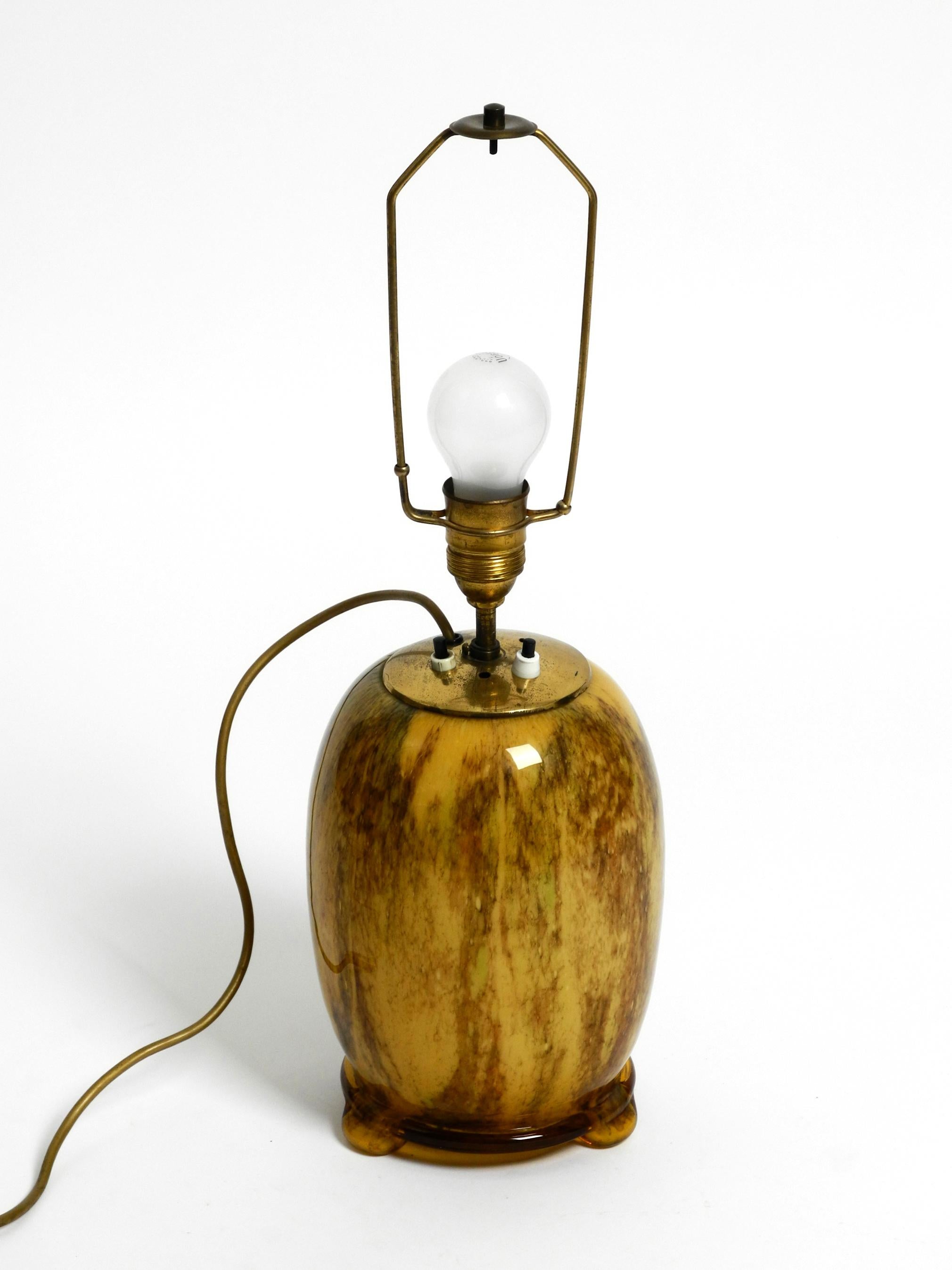 Schöne Mid-Century-Modern-Tischlampe aus Glas von WMF Ikora mit zwei Fassungen im Angebot 11