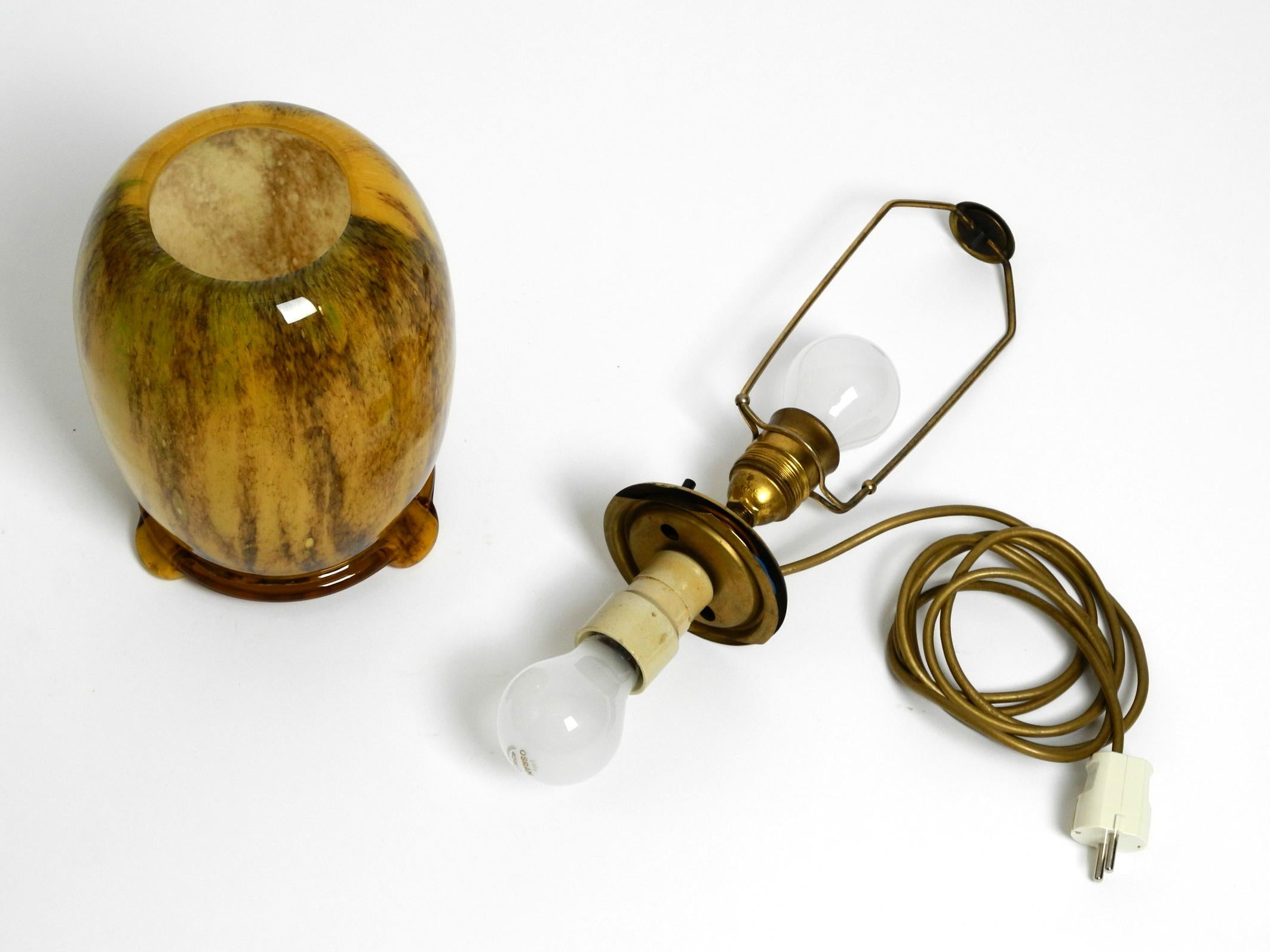 Schöne Mid-Century-Modern-Tischlampe aus Glas von WMF Ikora mit zwei Fassungen im Angebot 1