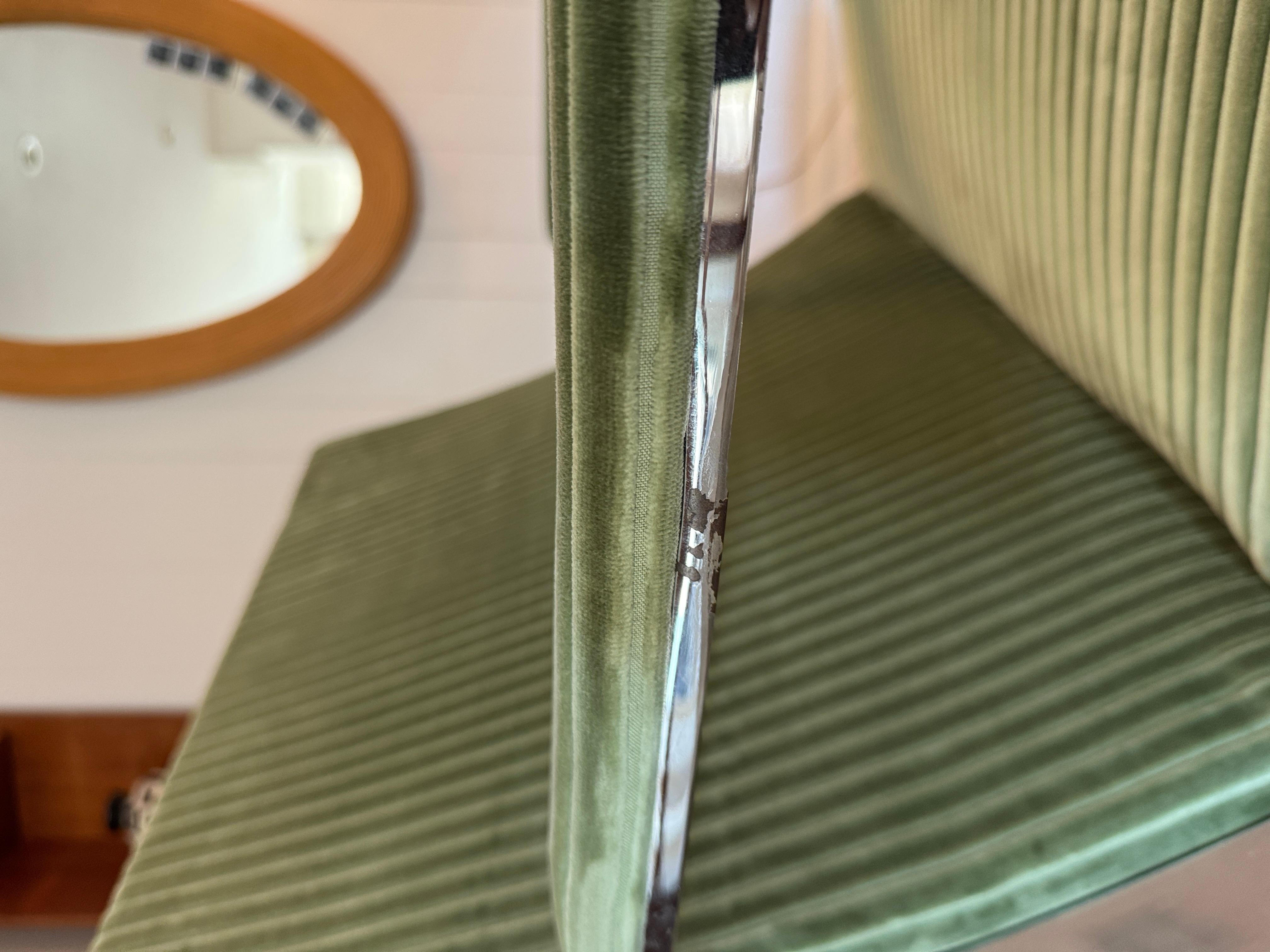 Magnifique chaise longue en velours vert rayé de style moderne du milieu du siècle dernier, circa 1960 en vente 4