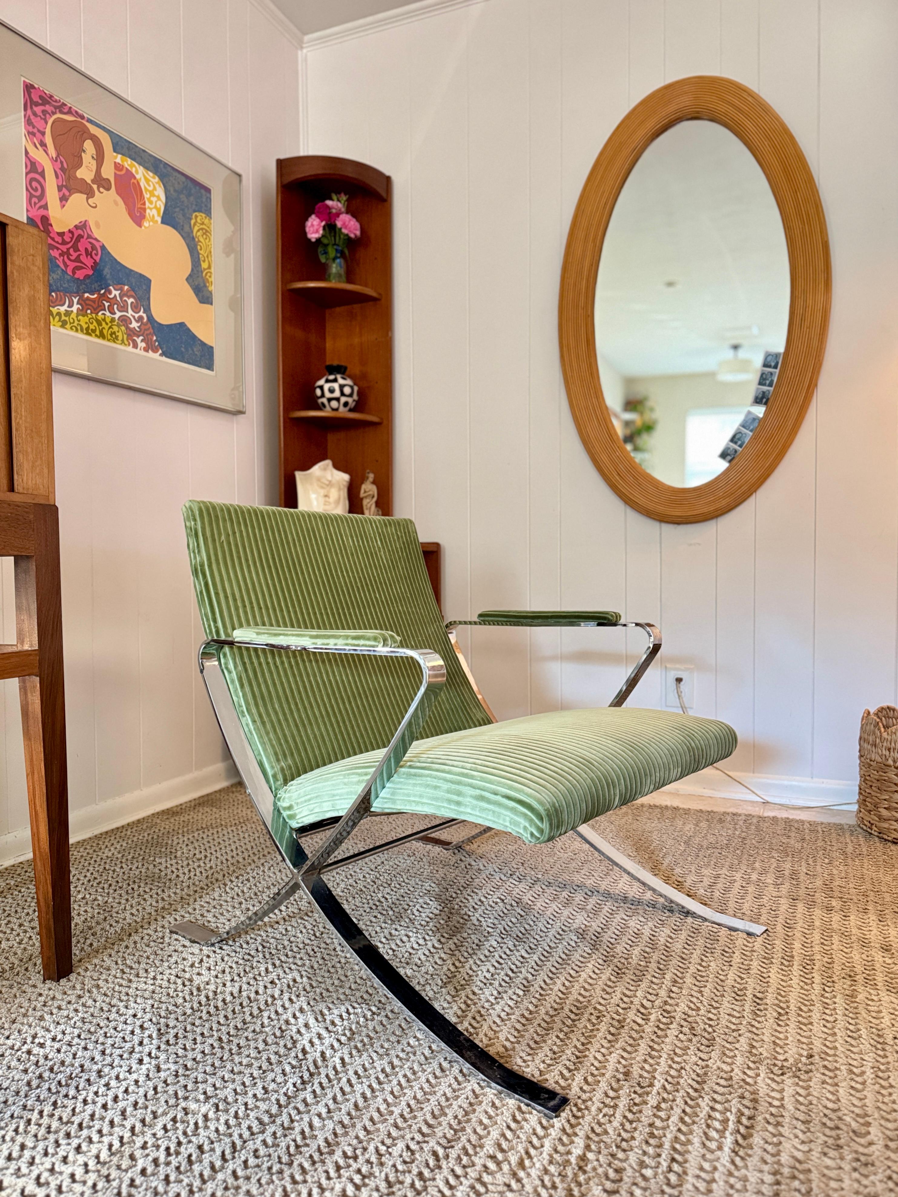 Magnifique chaise longue en velours vert rayé de style moderne du milieu du siècle dernier, circa 1960 en vente 6