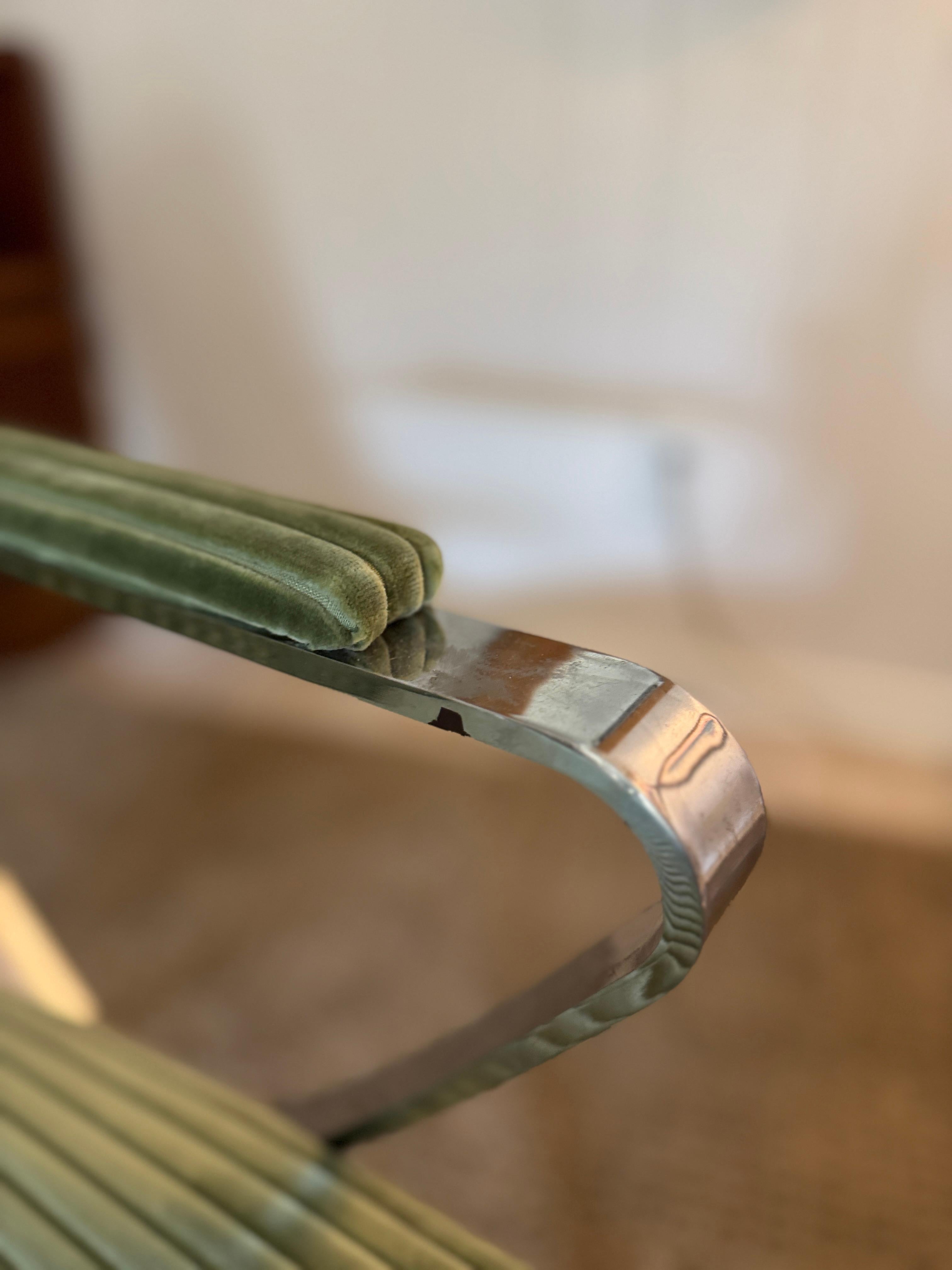 Magnifique chaise longue en velours vert rayé de style moderne du milieu du siècle dernier, circa 1960 en vente 3