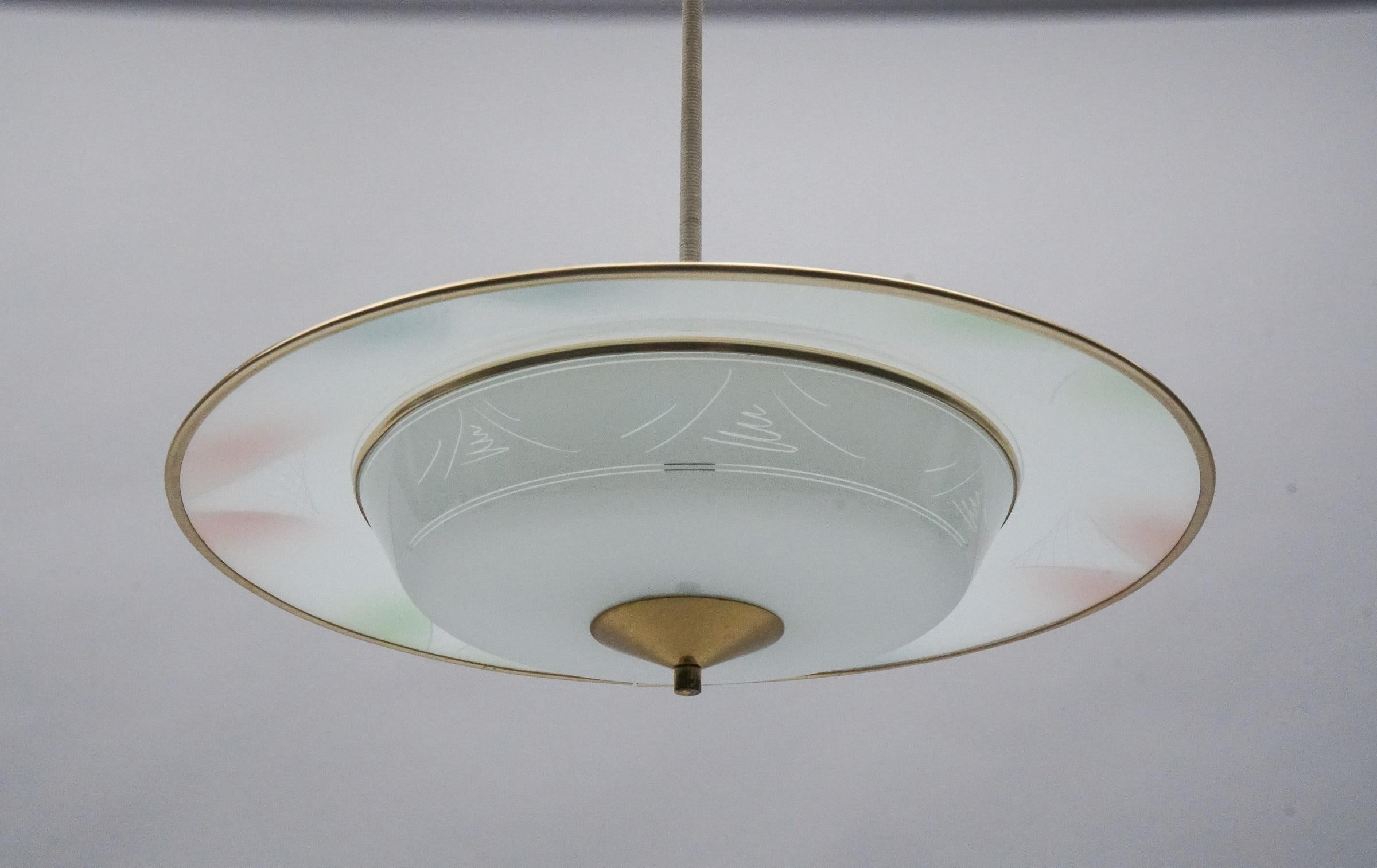 Beautiful Mid-Century Modern hanging lamp in glass and brass, 1950s For Sale 6