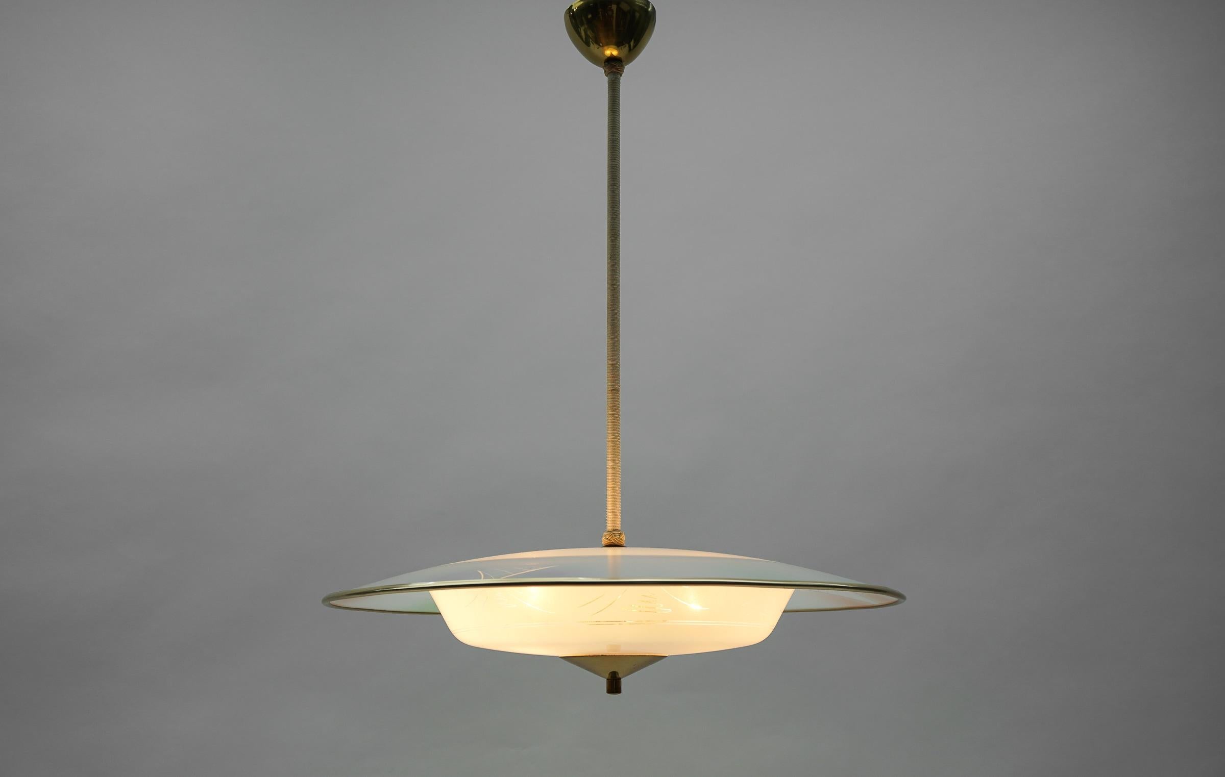 Mid-20th Century Beautiful Mid-Century Modern hanging lamp in glass and brass, 1950s For Sale