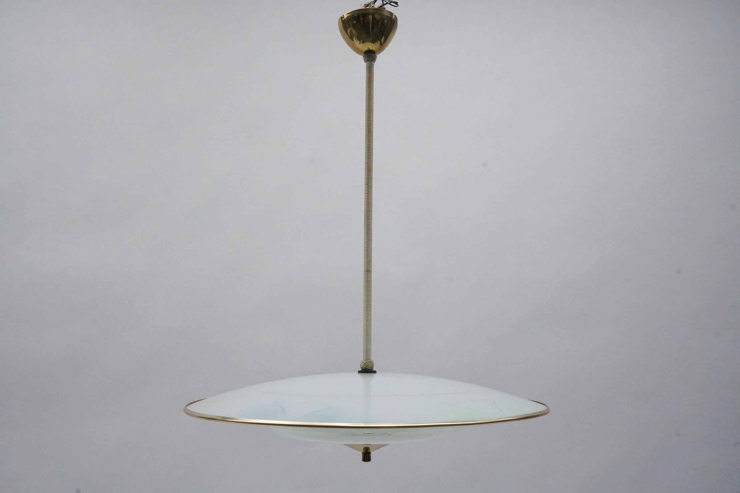 Beautiful Mid-Century Modern hanging lamp in glass and brass, 1950s For Sale 1