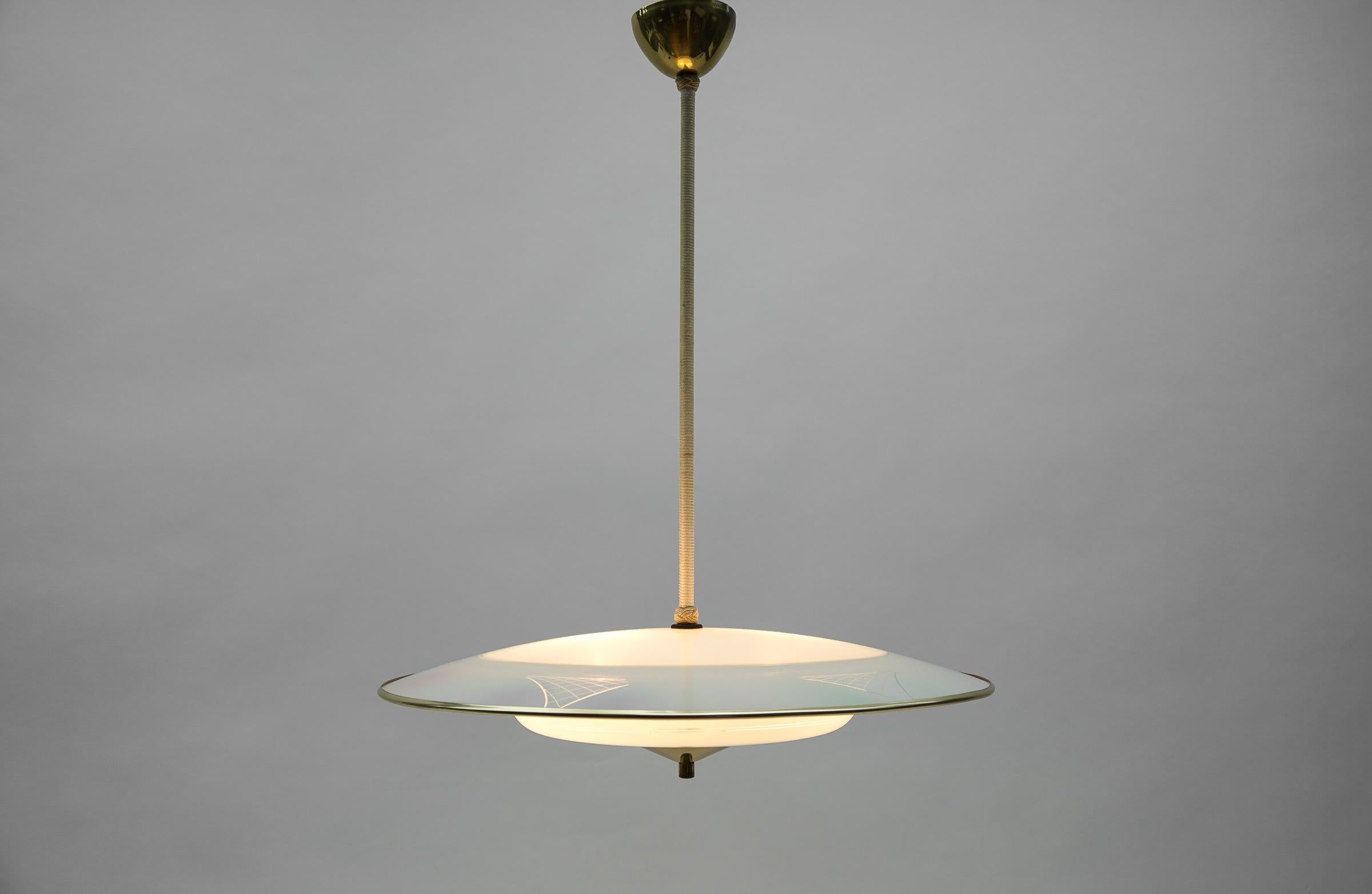 Beautiful Mid-Century Modern hanging lamp in glass and brass, 1950s For Sale 2