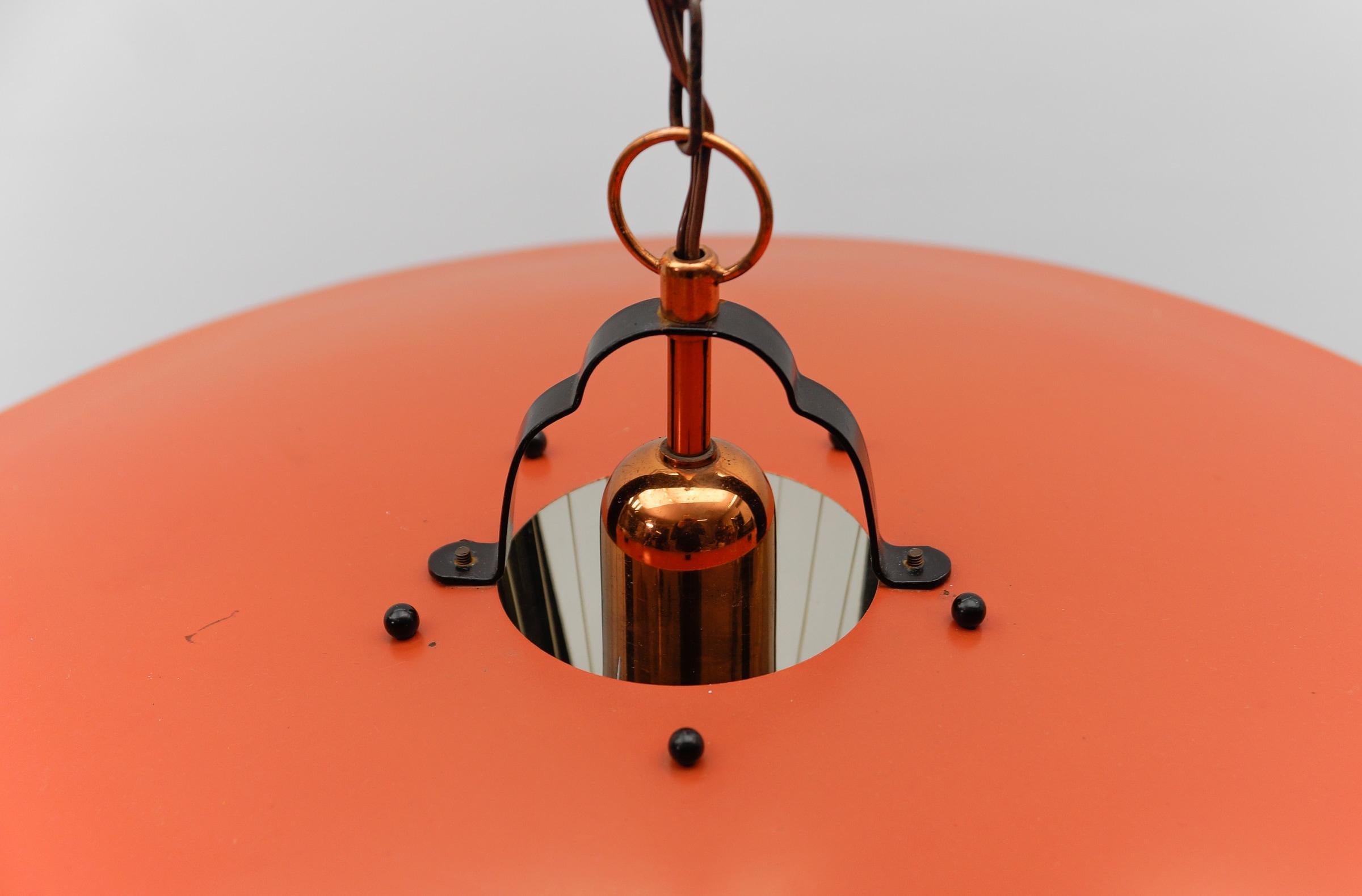 Beautiful Mid-Century Modern hanging lamp in Glass, Copper and Metal, 1950s For Sale 8