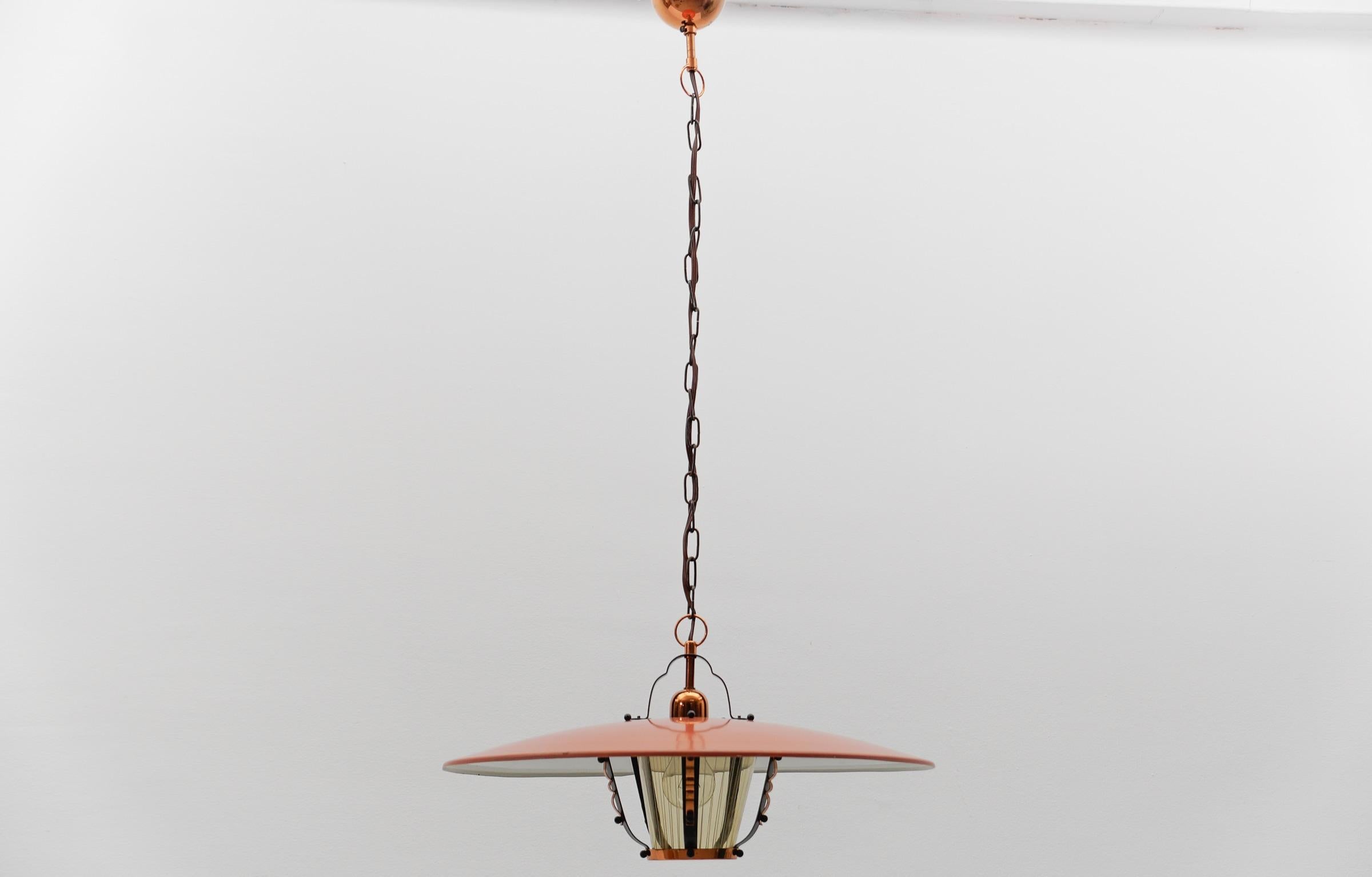 Executed in glass, brass and metal. The lamp needs 1 x E27 / E26 Edison screw fit bulb, is wired, in working condition and runs both on 110 / 230 volt.

Our lamps are checked, cleaned and are suitable for use in the USA.