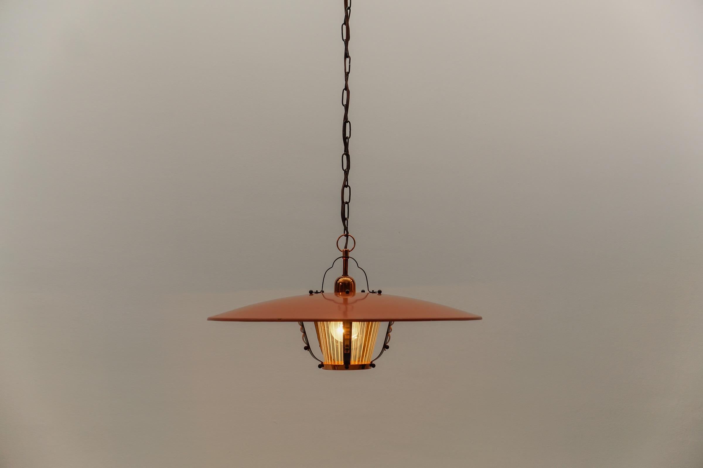 Italian Beautiful Mid-Century Modern hanging lamp in Glass, Copper and Metal, 1950s For Sale
