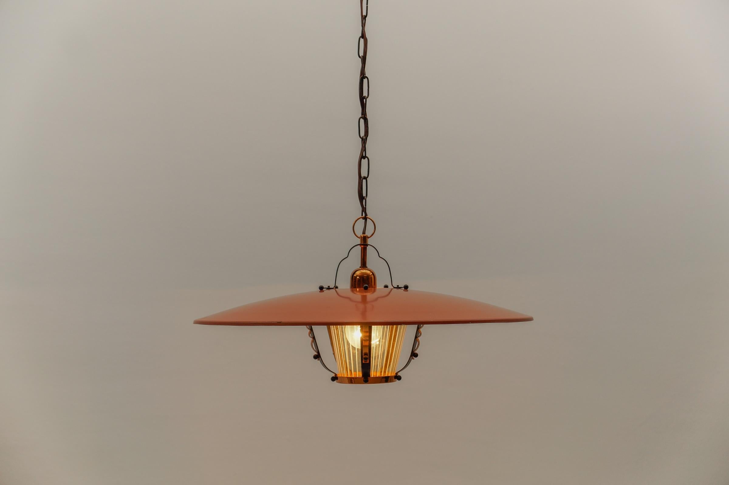Beautiful Mid-Century Modern hanging lamp in Glass, Copper and Metal, 1950s For Sale 2