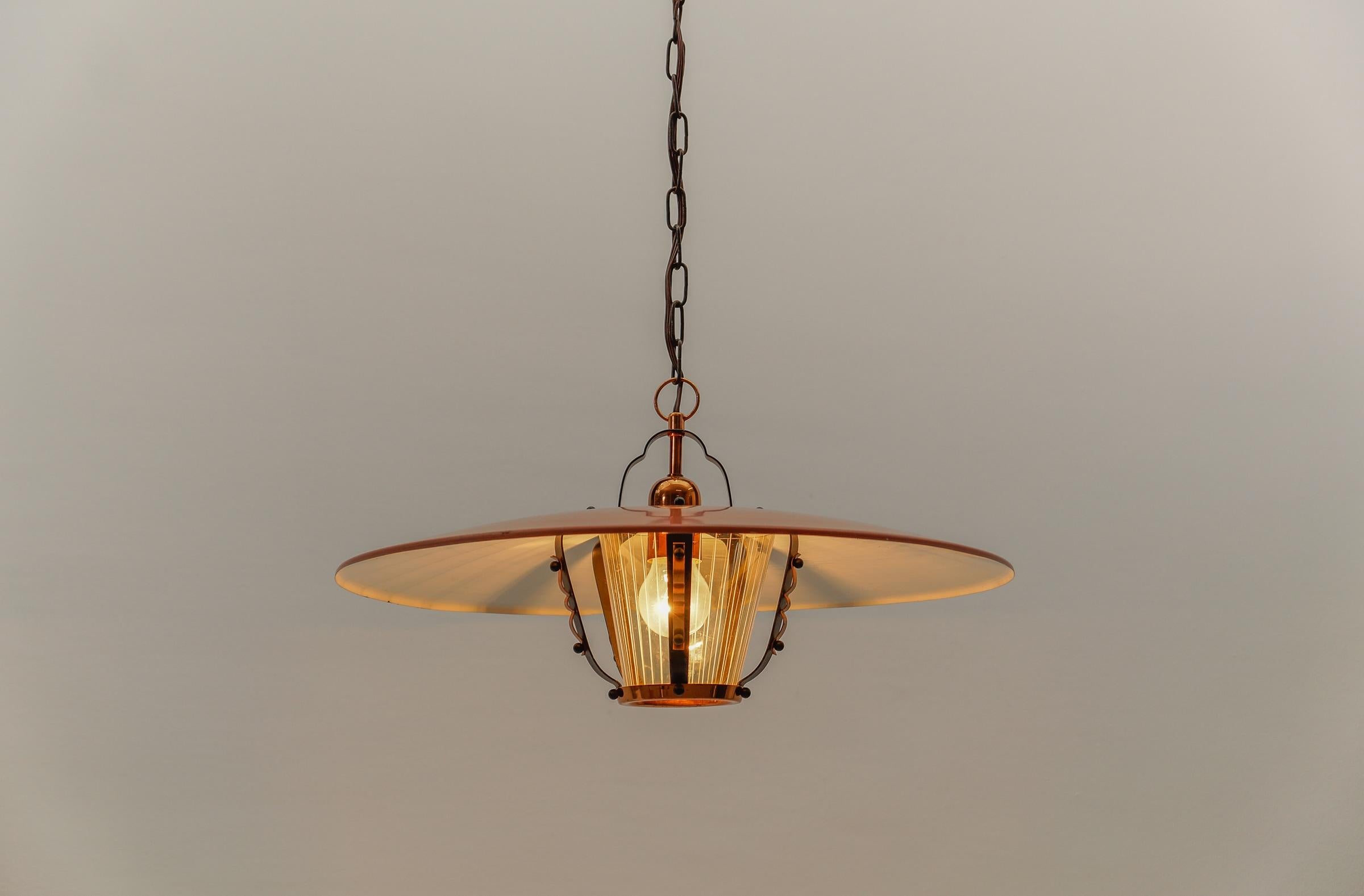Beautiful Mid-Century Modern hanging lamp in Glass, Copper and Metal, 1950s For Sale 4