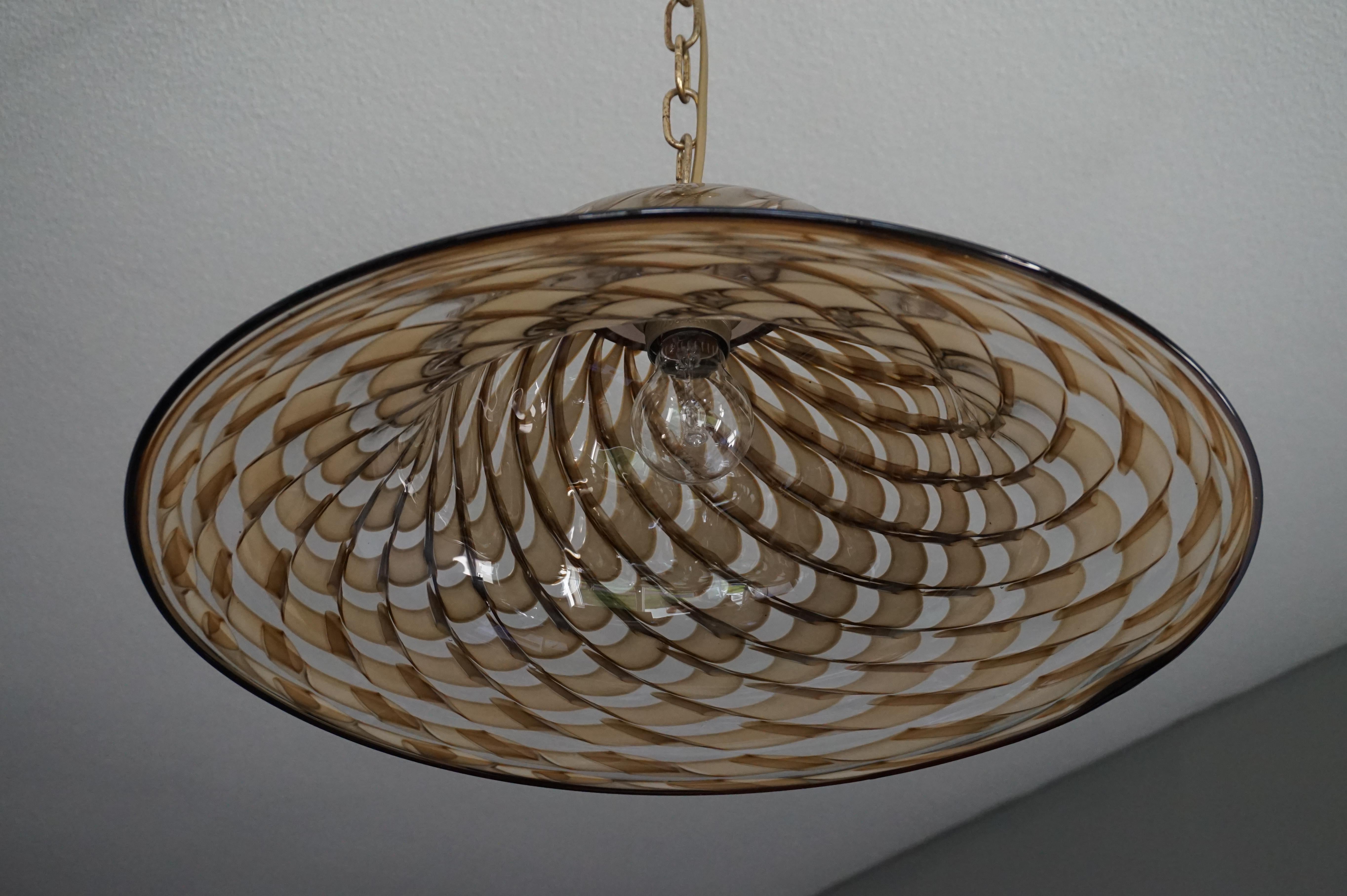 Beautiful Mid-Century Modern Murano Art Glass and Brass Chain Pendant Chandelier For Sale 9