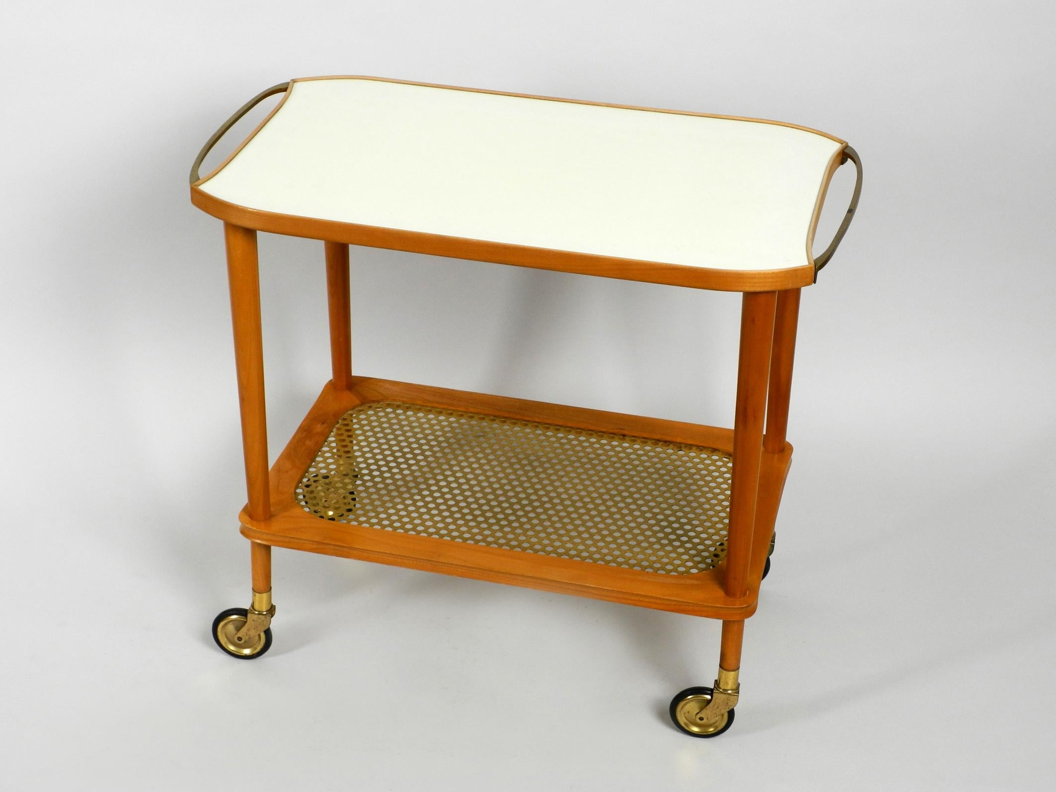 Beautiful Mid-Century Modern Serving Trolley Made of Walnut Wood and Brass In Good Condition In München, DE