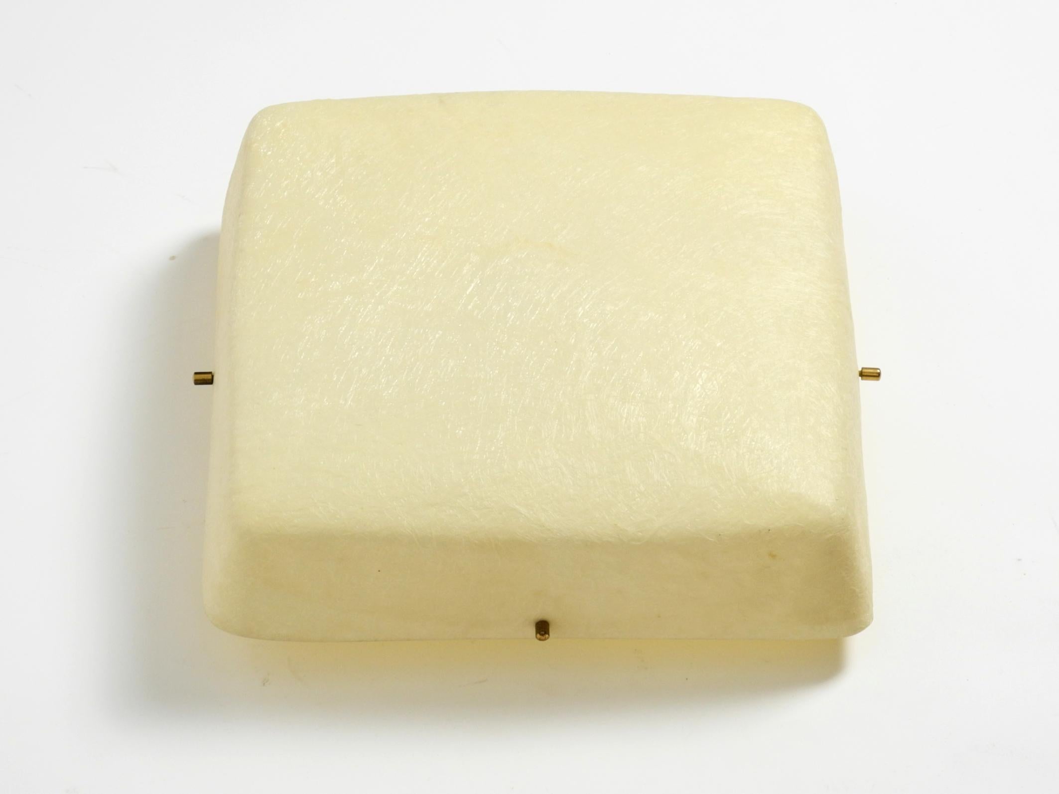 Mid-Century moderno Bellissima lampada da soffitto o da parete in fibra di vetro quadrata del Mid Century Modern in vendita