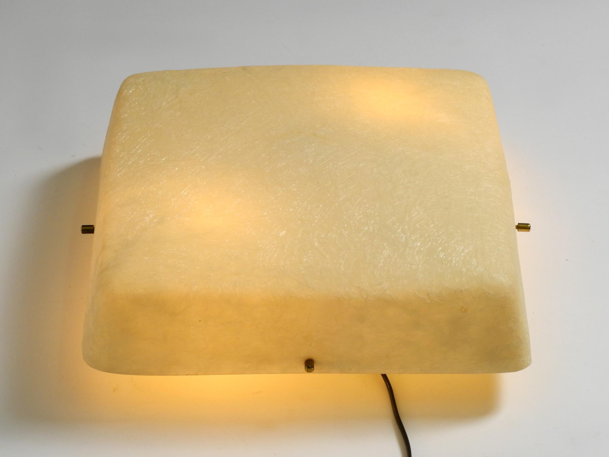 Bellissima lampada da soffitto o da parete in fibra di vetro quadrata del Mid Century Modern In condizioni buone in vendita a München, DE