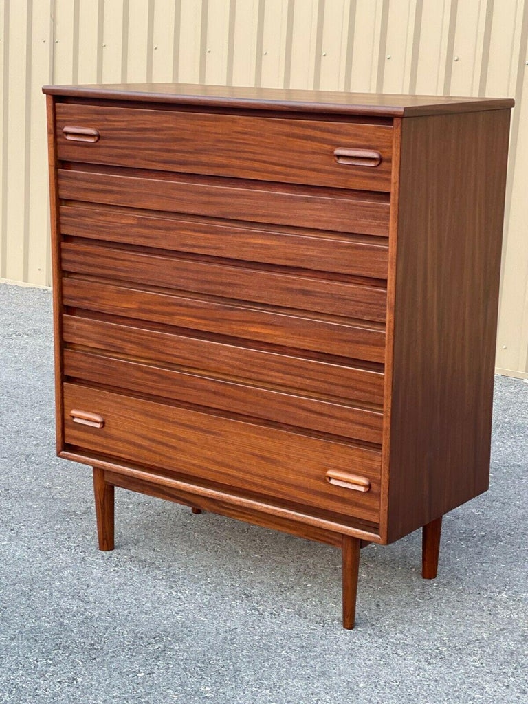 Beautiful Mid-Century Modern Stanley Furniture Mahogany High-Boy Dresser  For Sale at 1stDibs